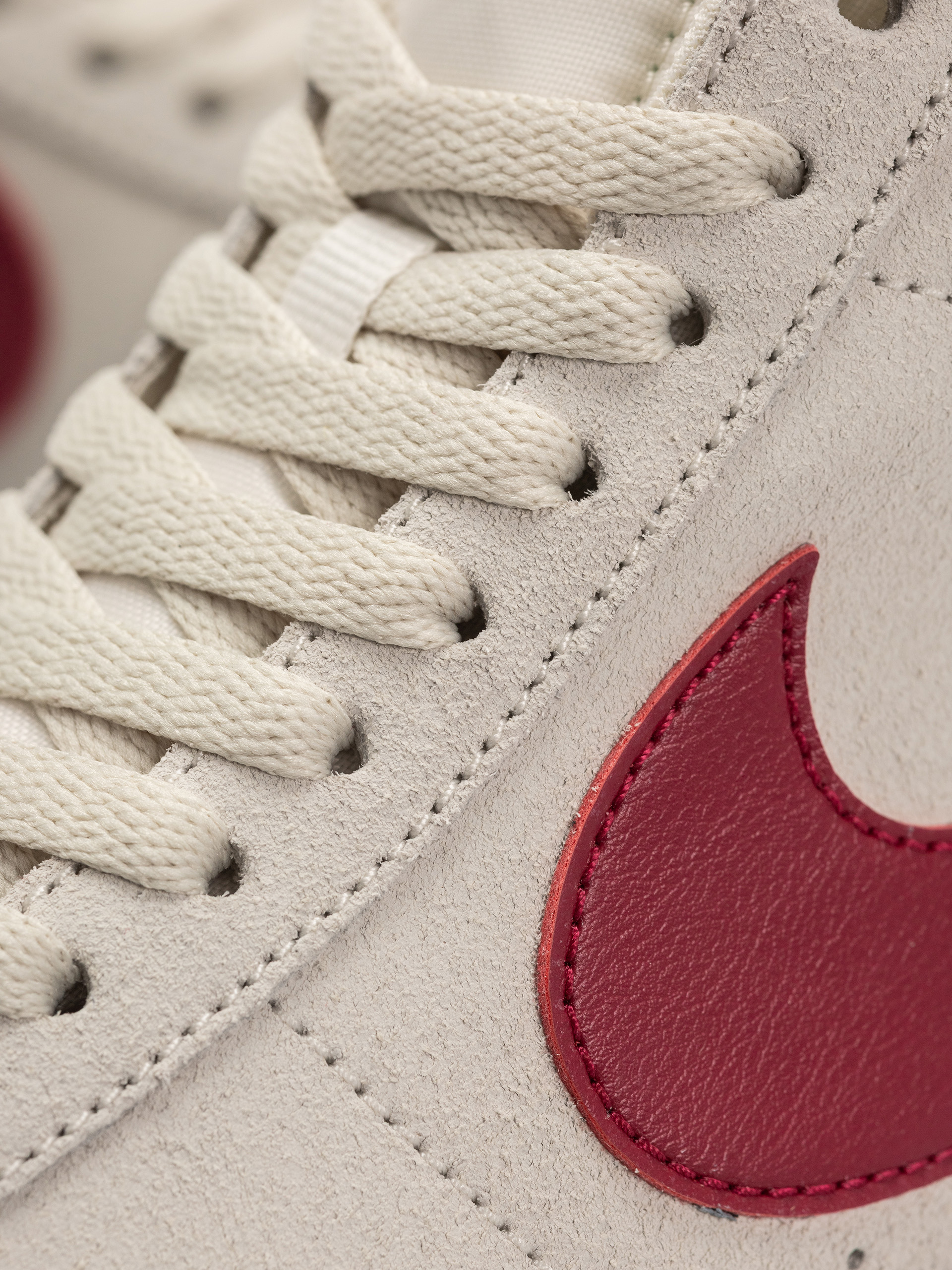 Topánky Nike SB Zoom Blazer Mid (pale ivory/noble red silt red white)