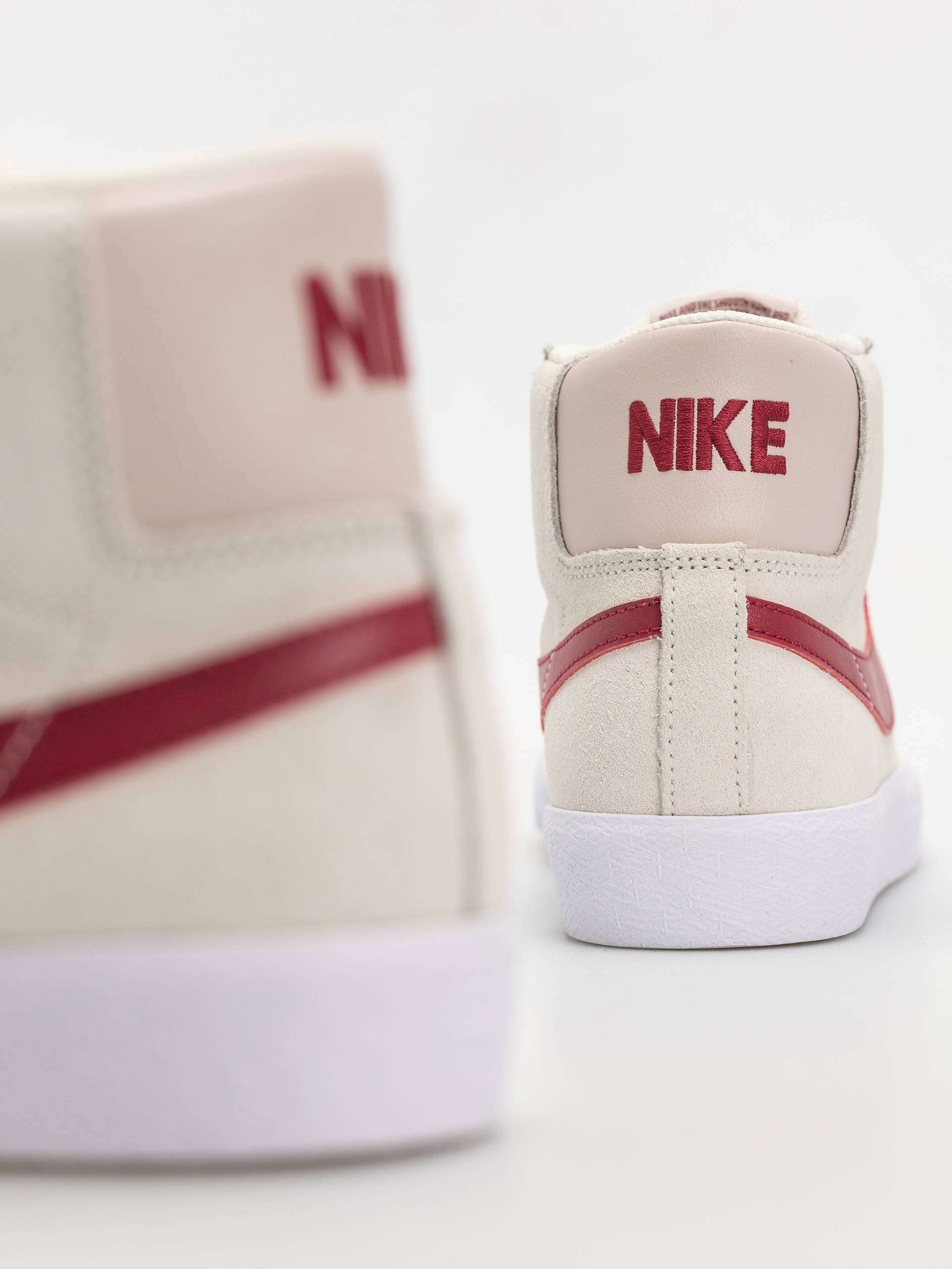 Topánky Nike SB Zoom Blazer Mid (pale ivory/noble red silt red white)