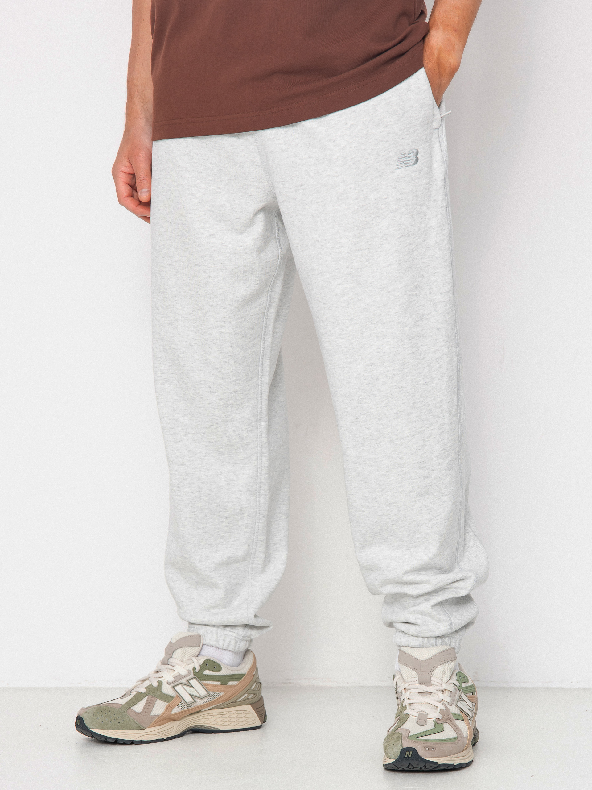 Nohavice New Balance Athletics Jogger (grey)