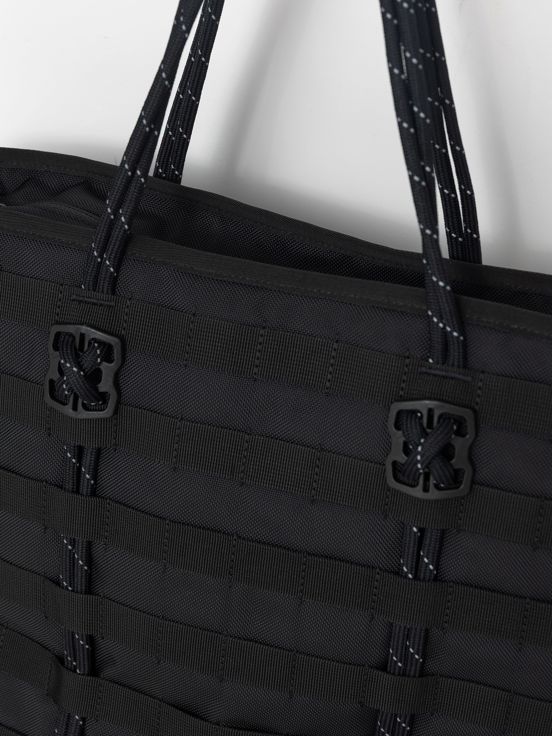 Taška Nike SB Sportswear (black/black/white)