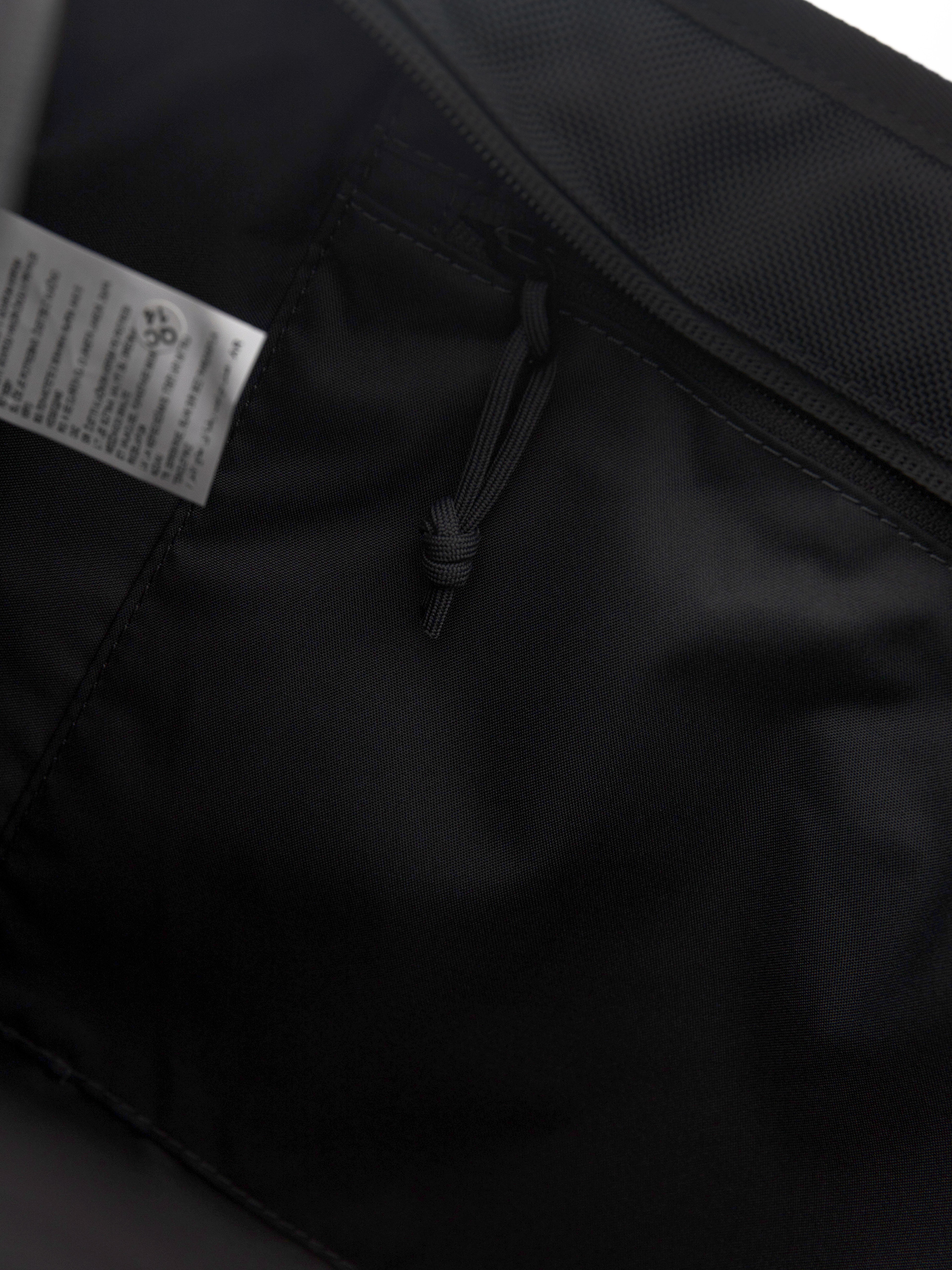 Taška Nike SB Sportswear (black/black/white)