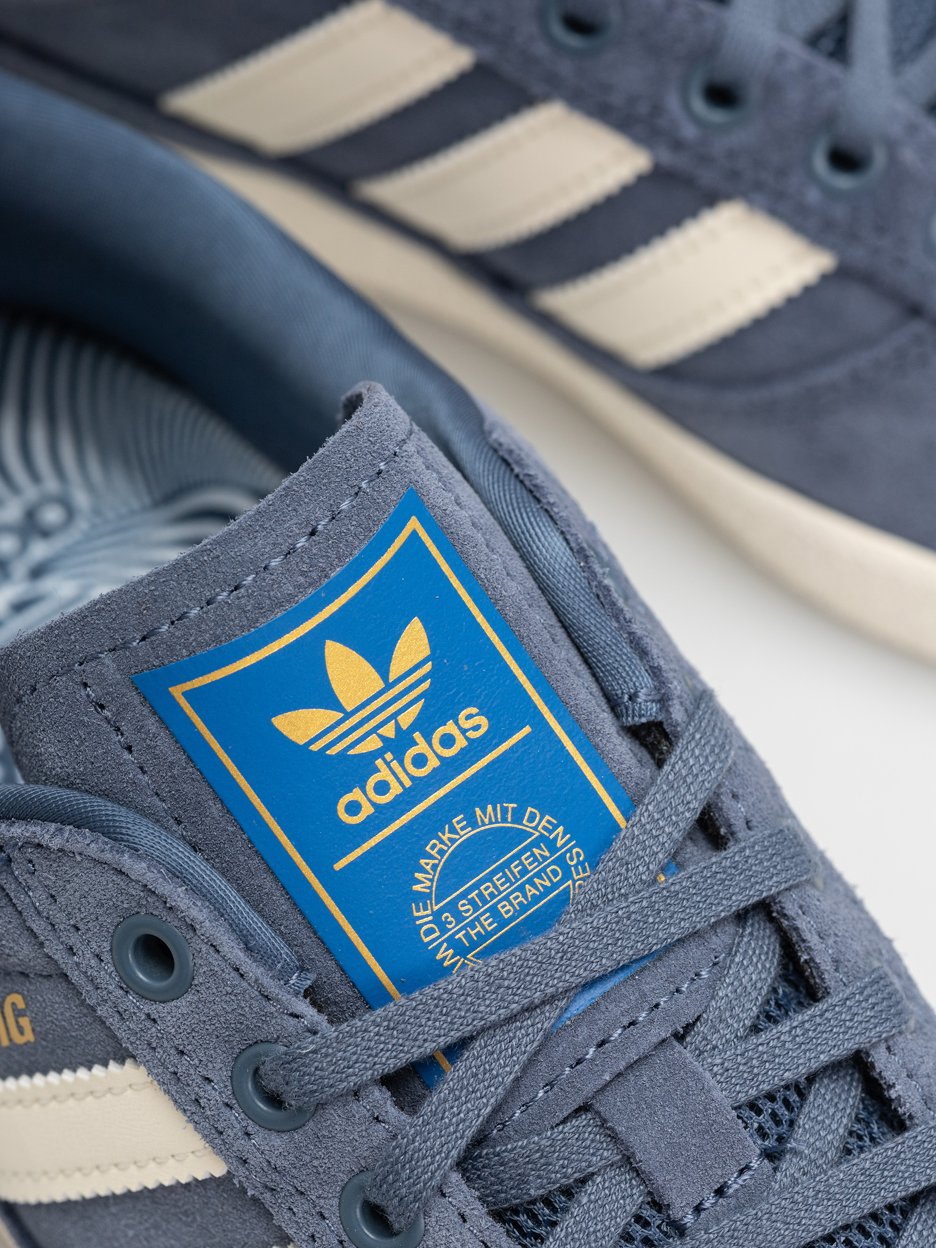 Topánky adidas Puig Indoor (prloin/owhite/blubir)