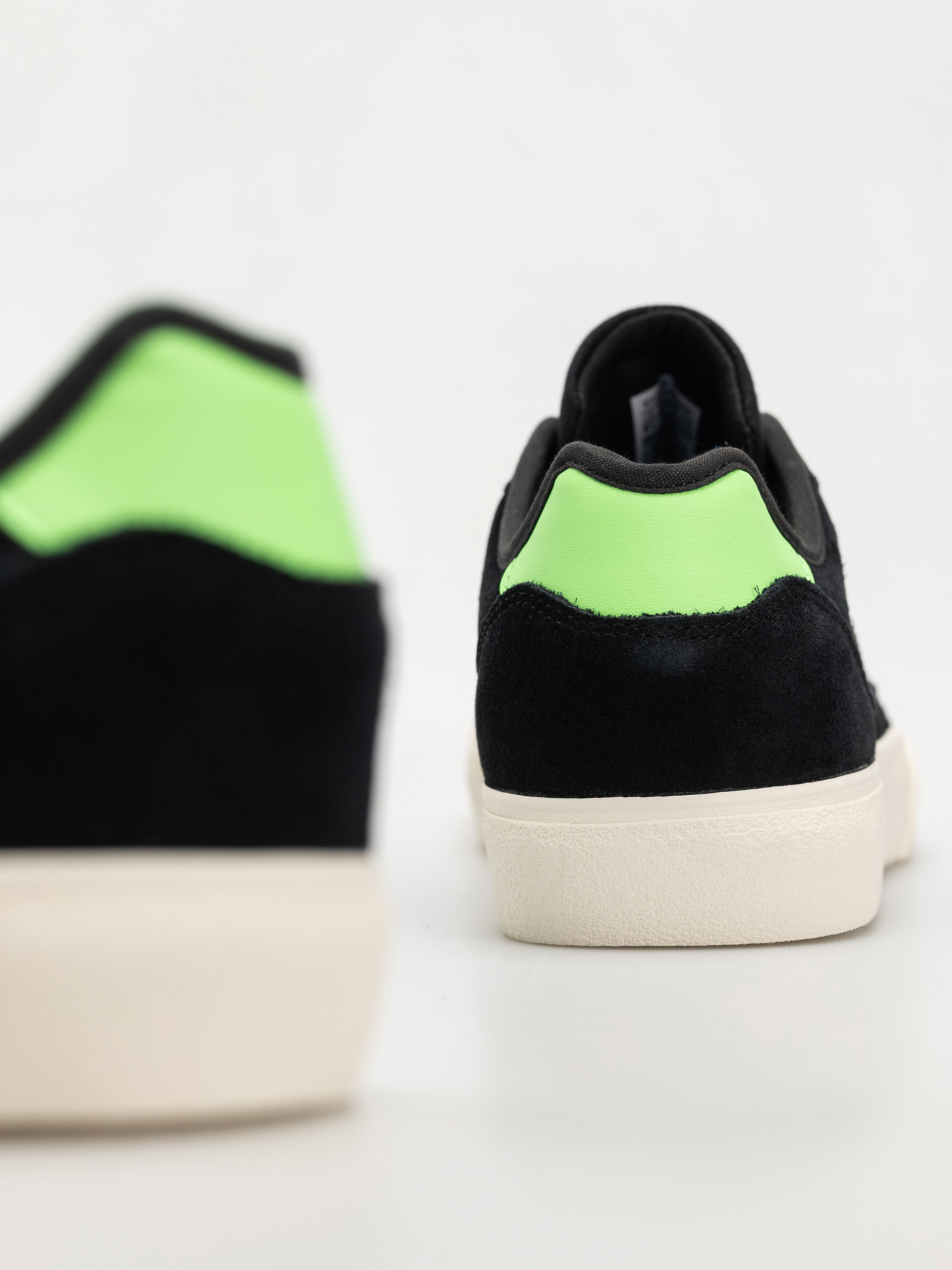 Topánky adidas Court Tns Premiere (cblack/carbon/limbur)