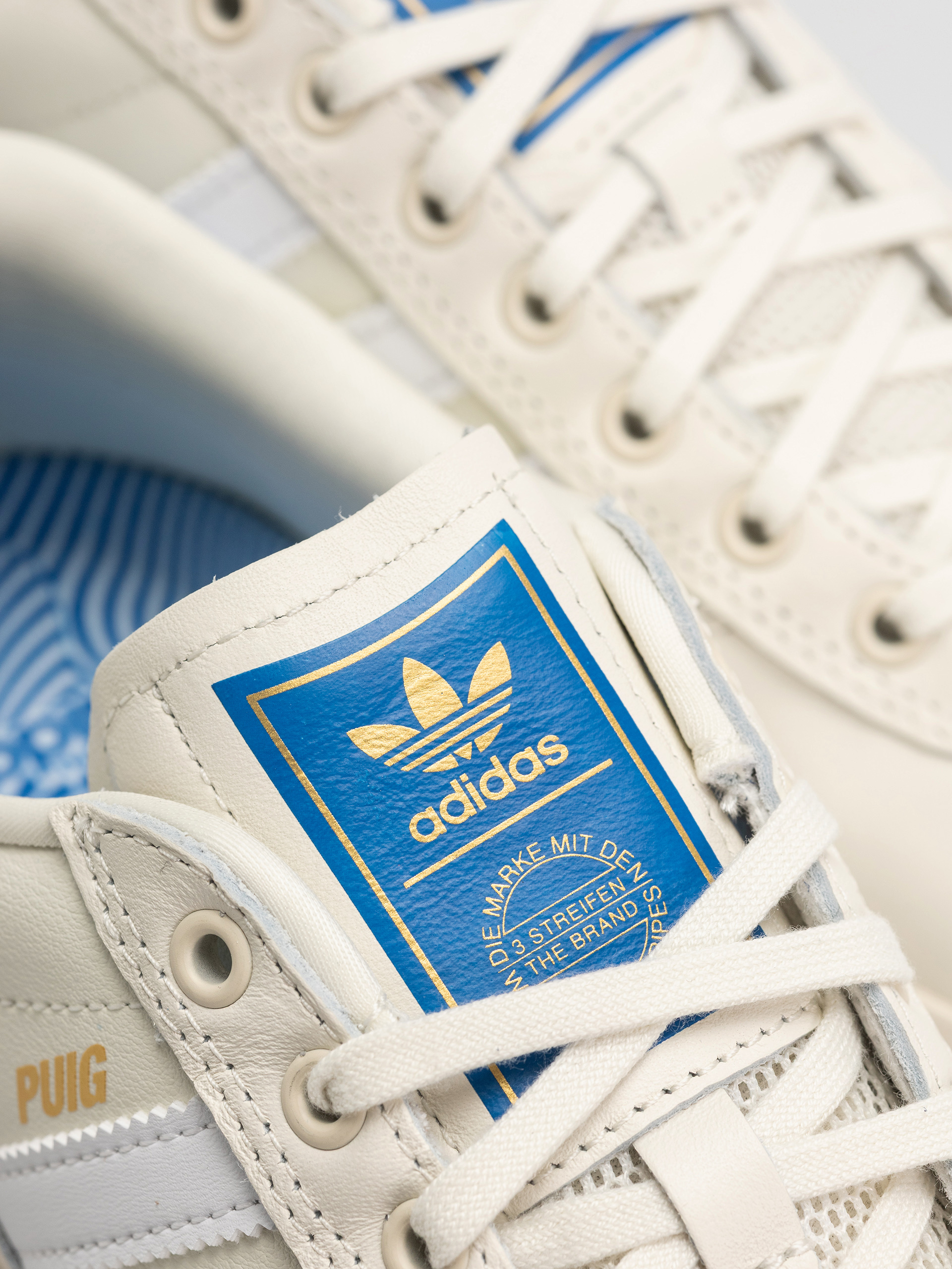 Topánky adidas Puig Indoor (owhite/ftwwht/blubir)