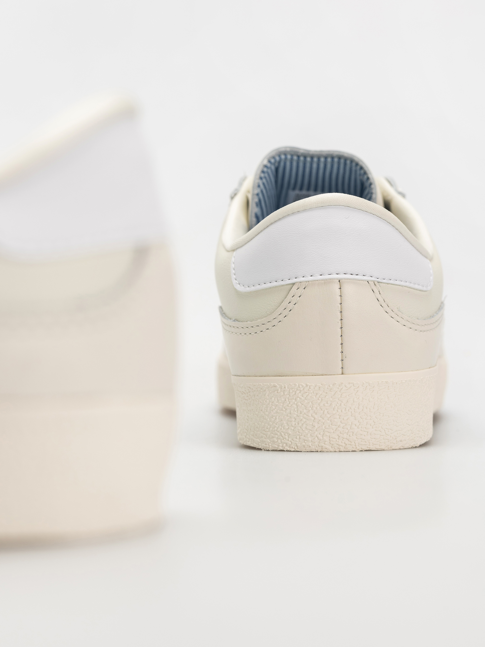 Topánky adidas Puig Indoor (owhite/ftwwht/blubir)