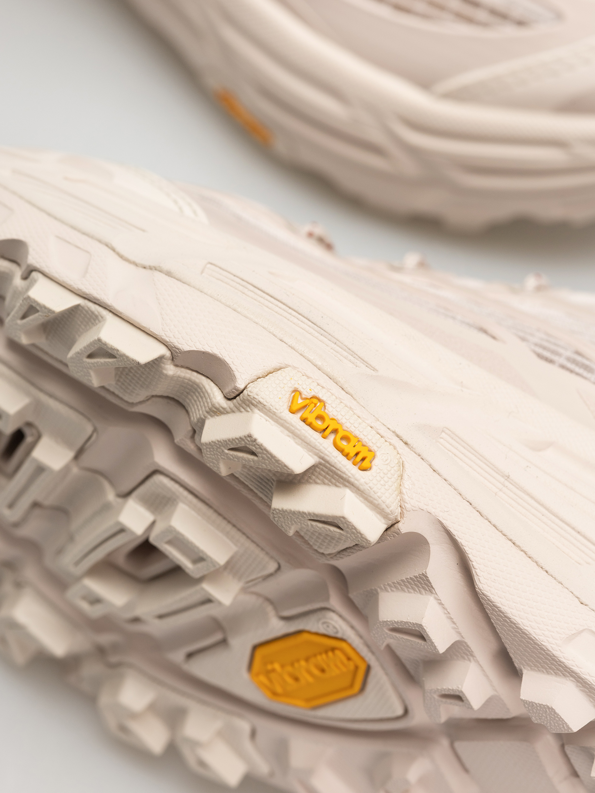 Topánky Hoka Mafate Three 2 Grid (rose cream stucco)