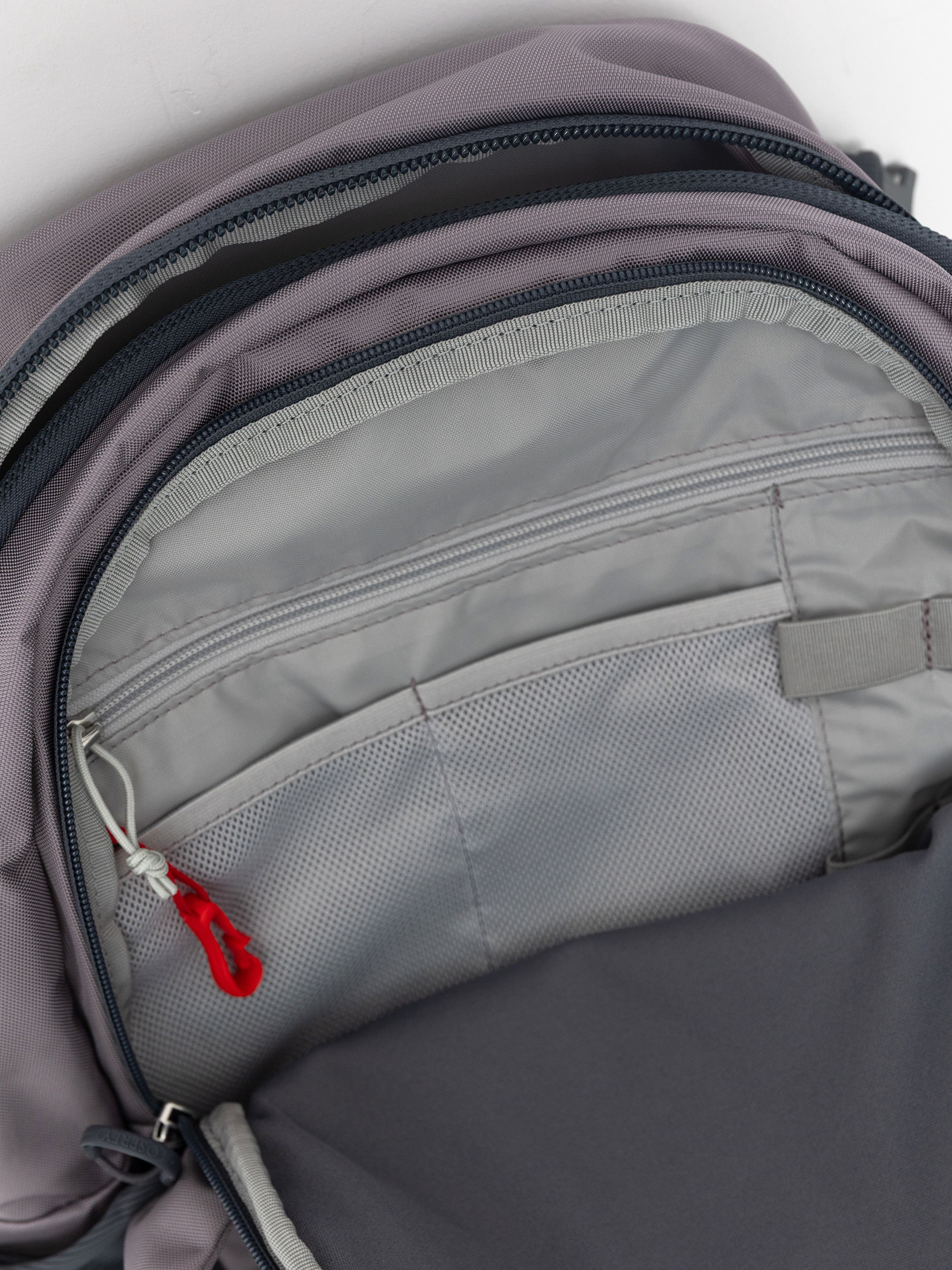 Batoh Osprey Axis 24 (soundwave grey)