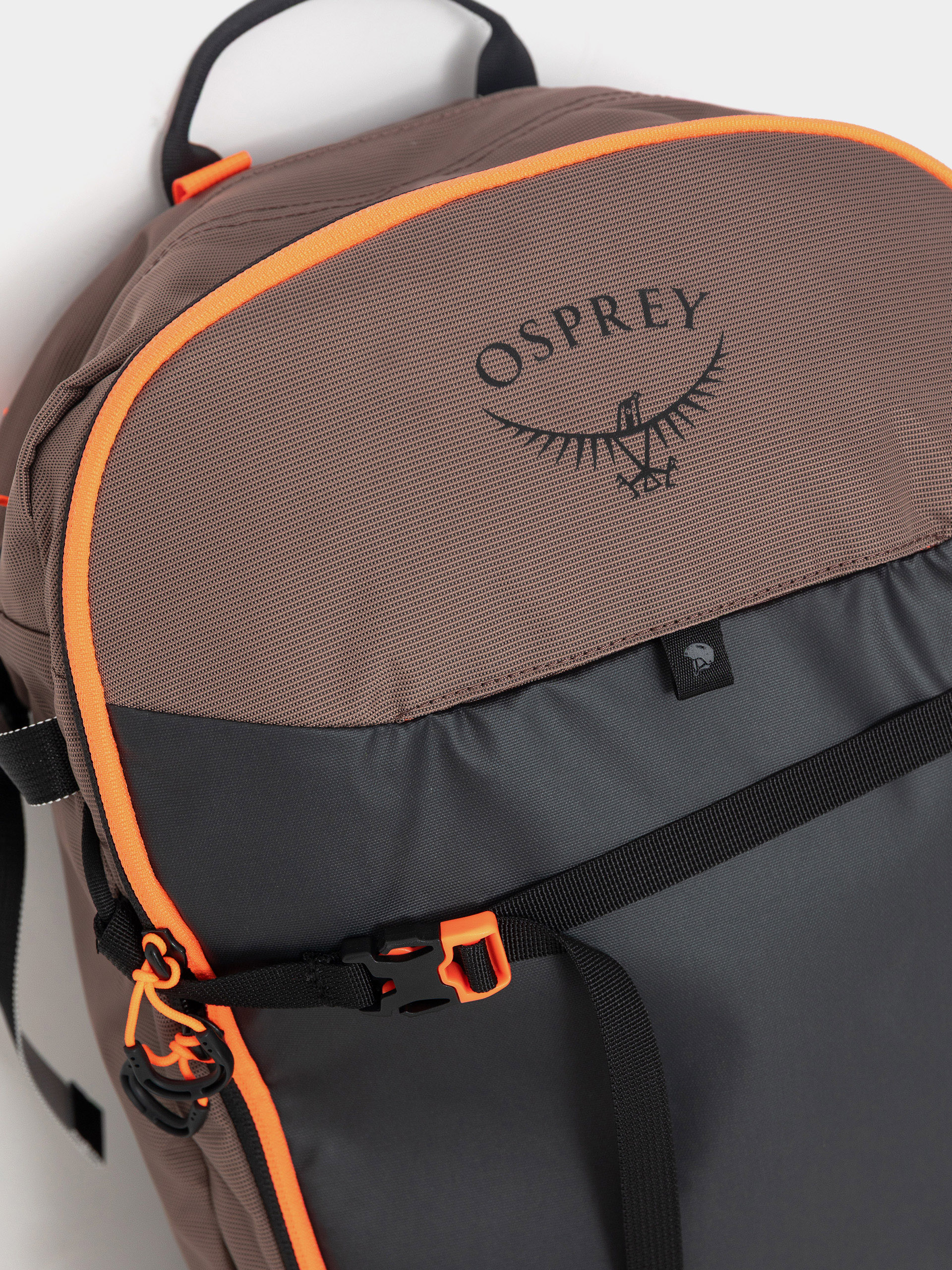 Batoh Osprey Sopris 25 (magma brown/raven black)