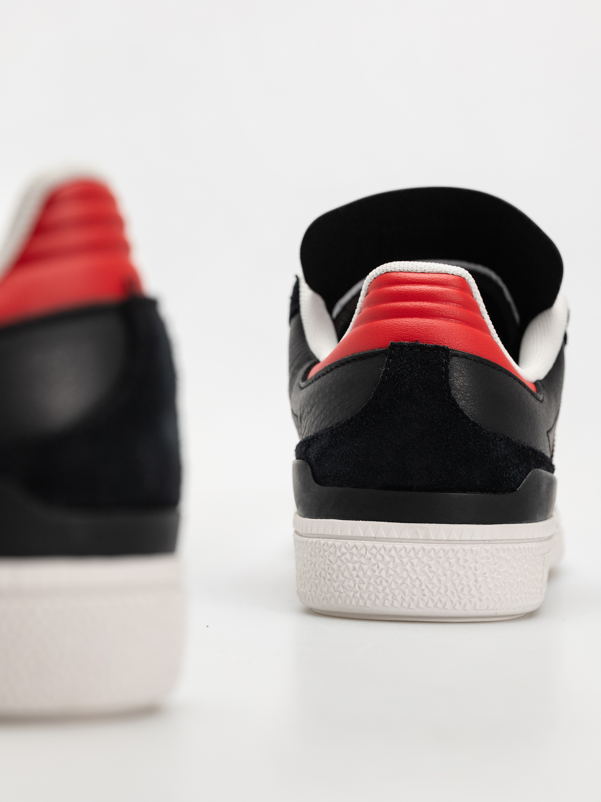 Topánky adidas Busenitz (cblack/betsca/ftwwht)