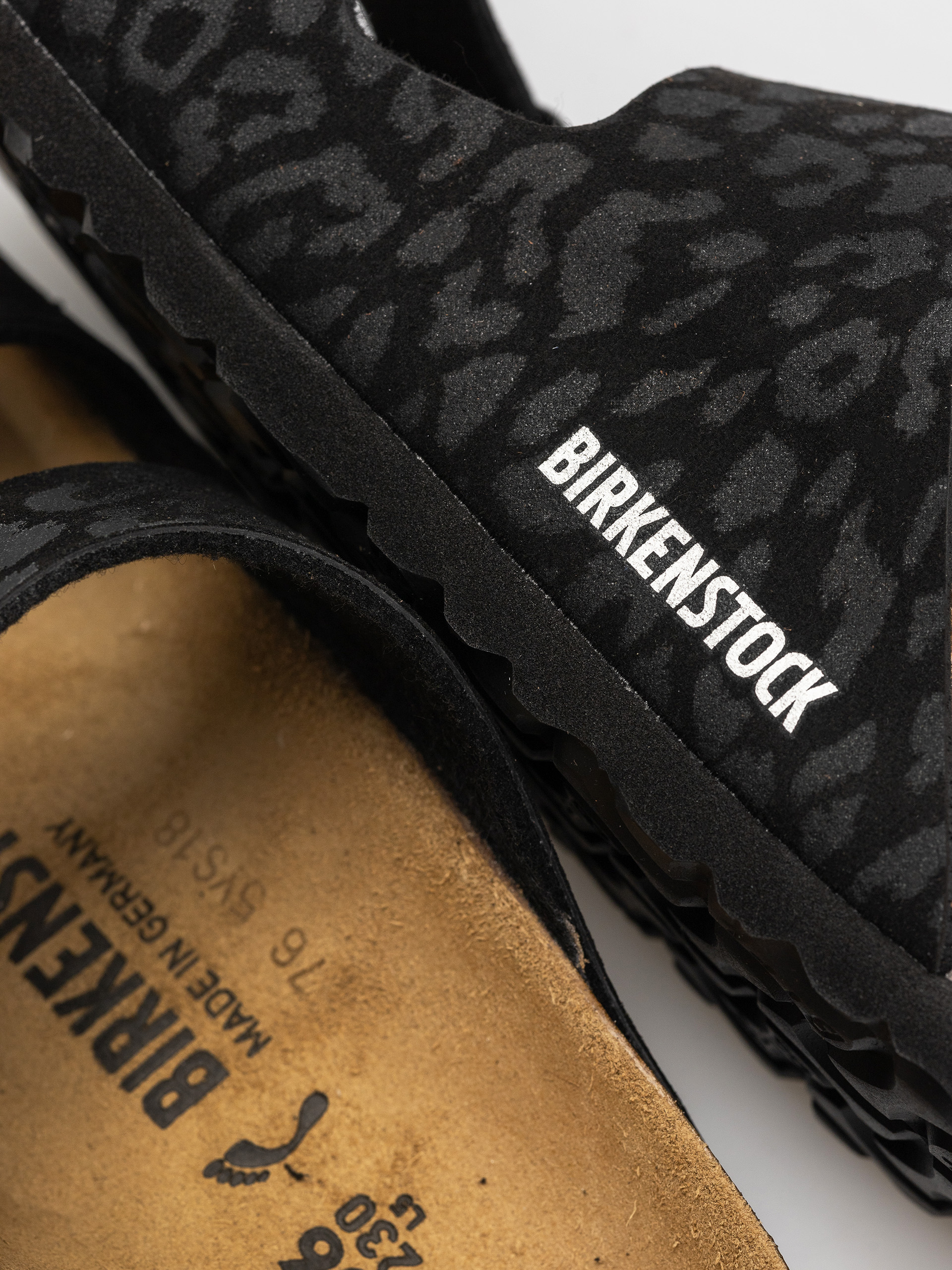 Šľapky Birkenstock Arizona Synthetics Narrow Wmn (leo black)