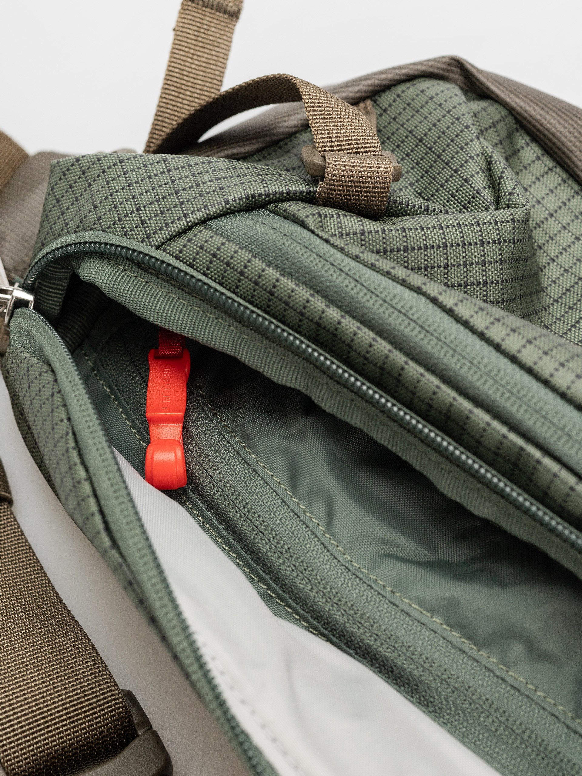 Ľadvinka Osprey Transporter Waist (pine leaf/earl grey)