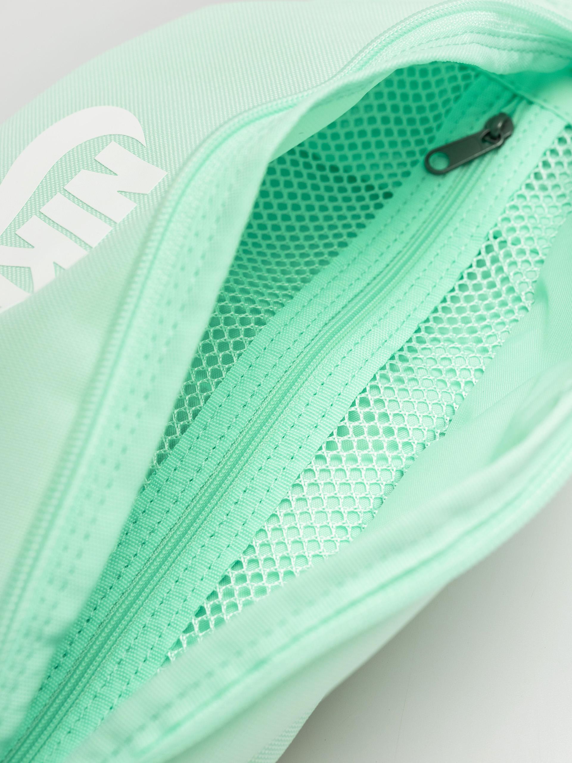 Ľadvinka Nike SB Heritage Waist (mint foam/mint foam/summit white)