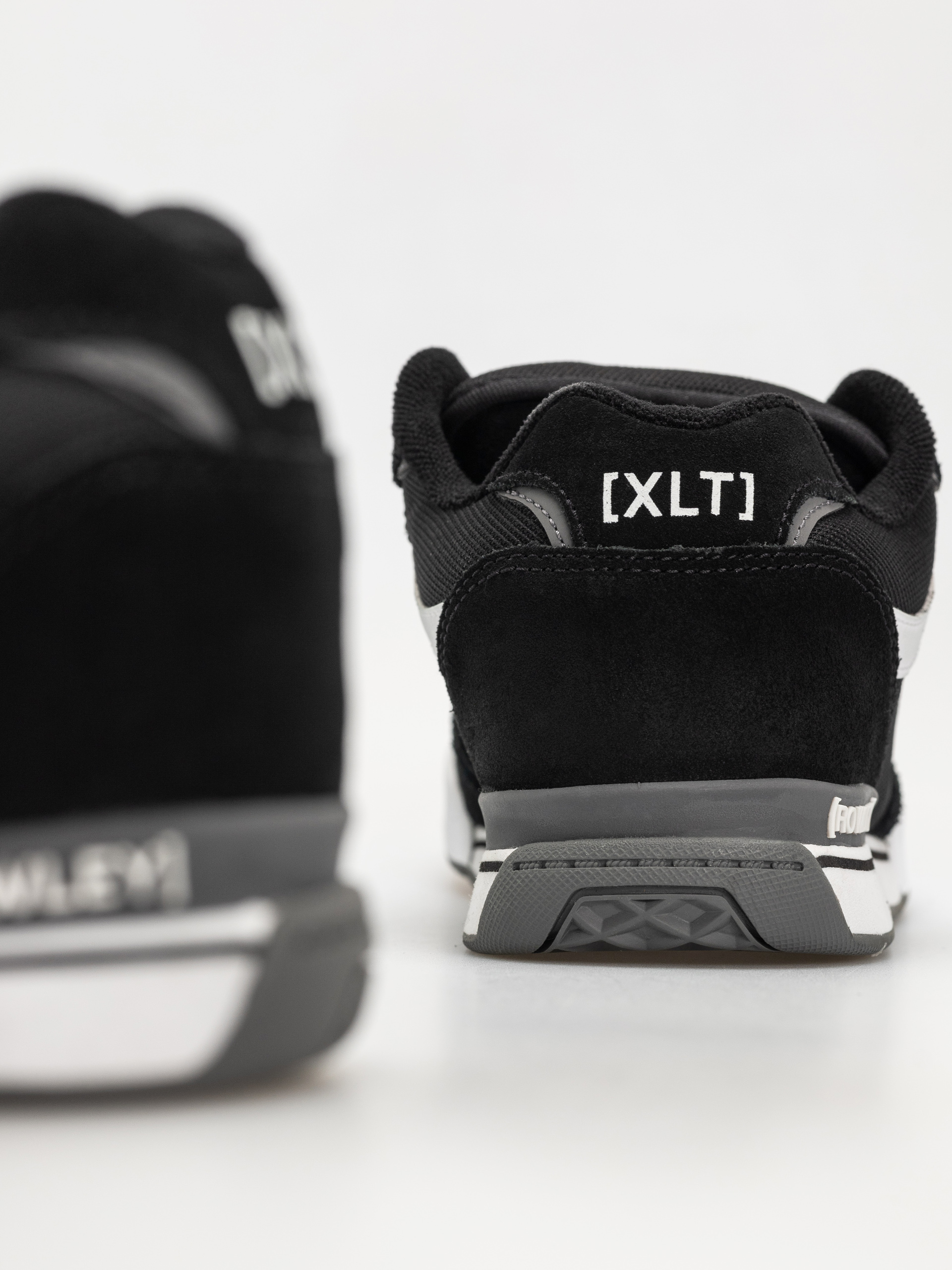 Topánky Vans Rowley Xlt (black/white)