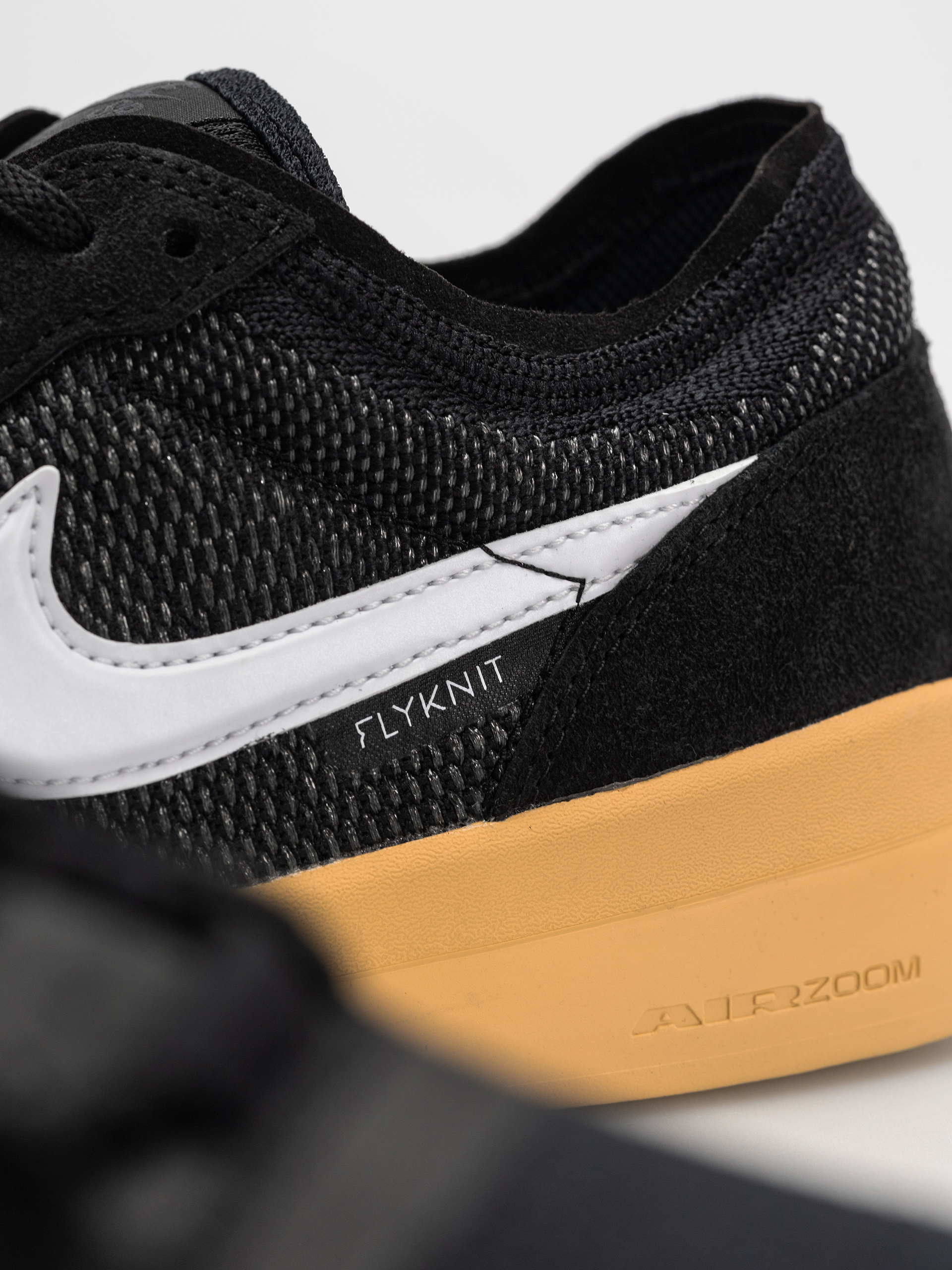 Topánky Nike SB Ps8 (black/white anthracite gum yellow)