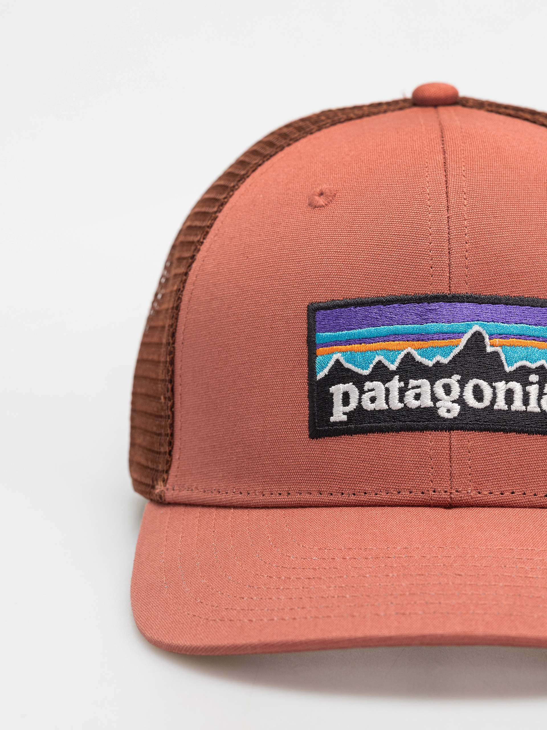 Šiltovka Patagonia P 6 Logo Trucker (potters red)