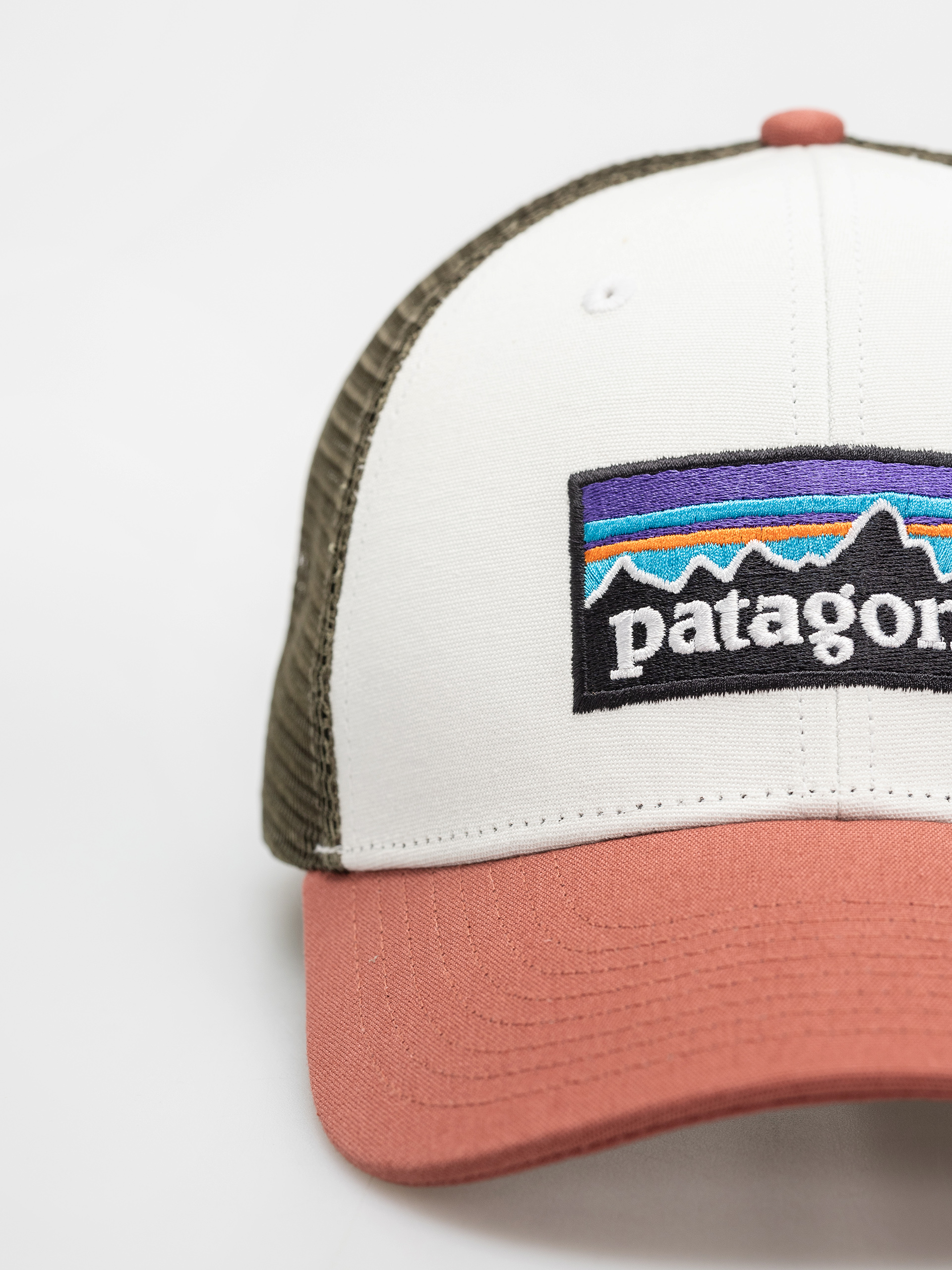 Šiltovka Patagonia P 6 Logo LoPro Trucker (birch white)