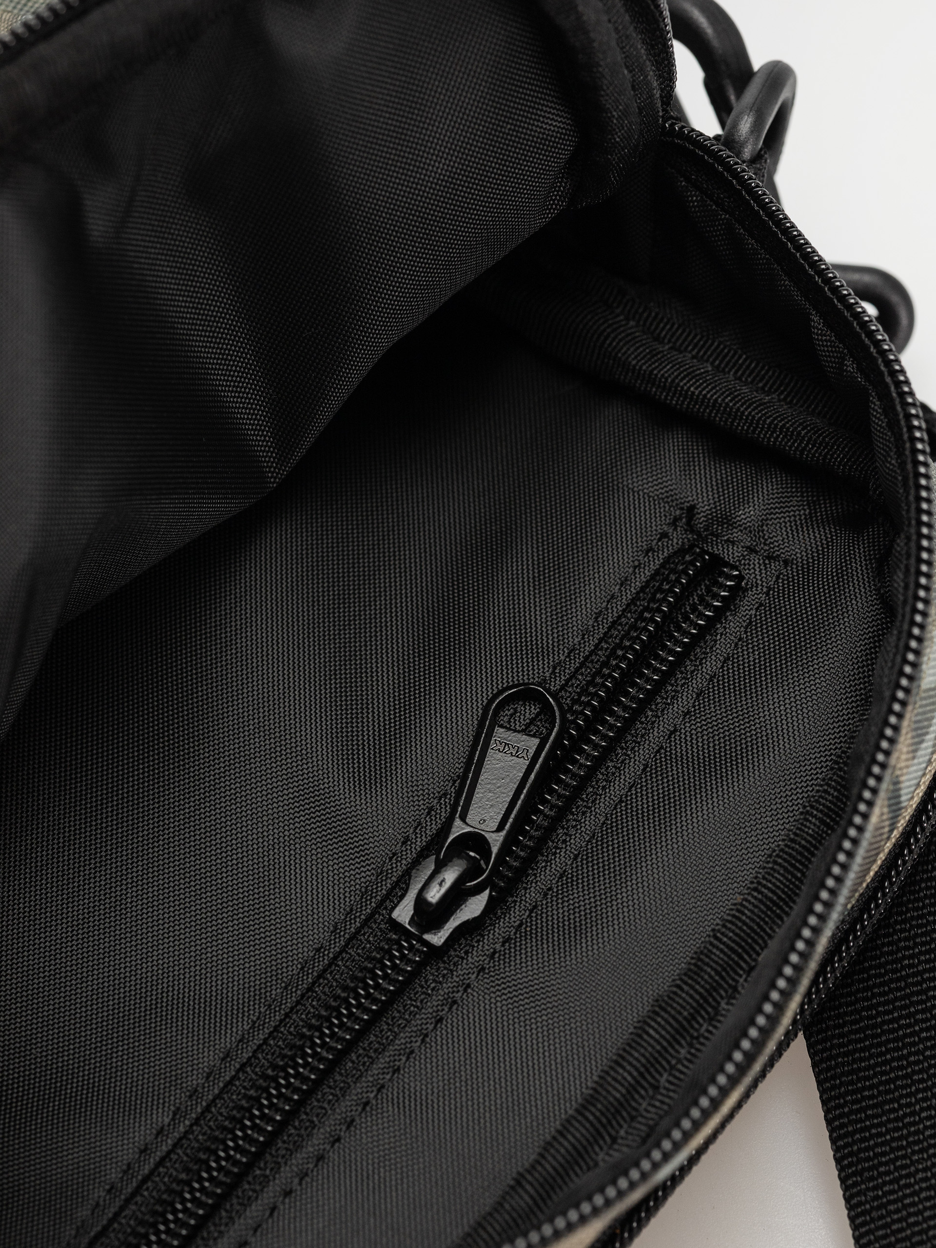 Taška Carhartt WIP Essentials (camo combi/green)