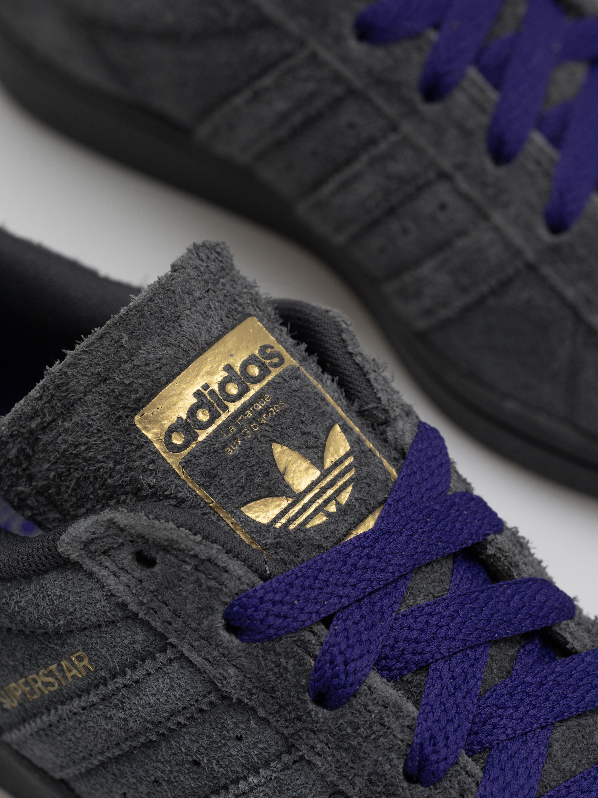 Topánky adidas Superstar Adv (carbon/carbon/cpurpl)