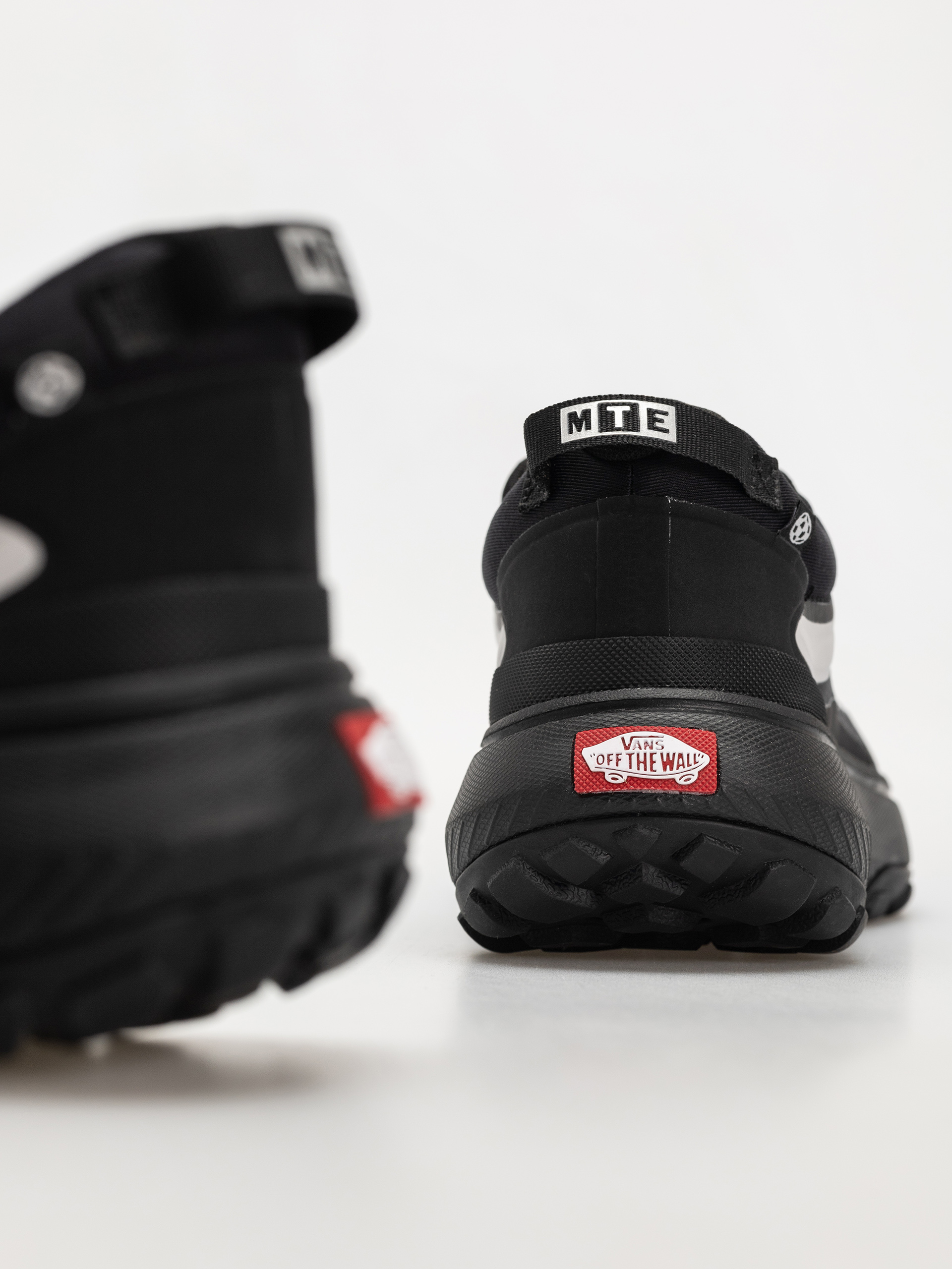 Topánky Vans Mte Crosspath (reflective black)