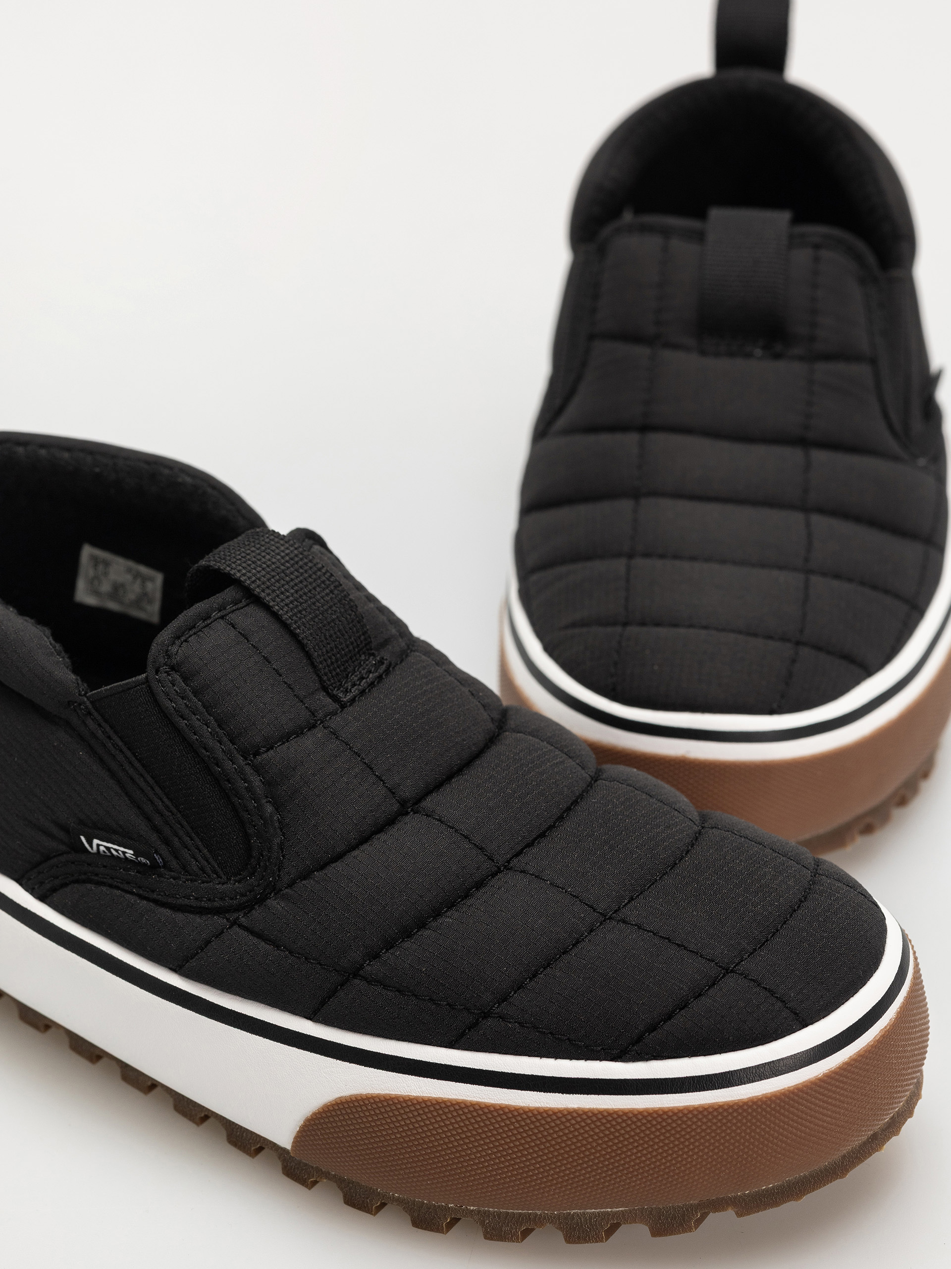 Topánky Vans Mte Snow Lodge Slipper Mid (quilted black)