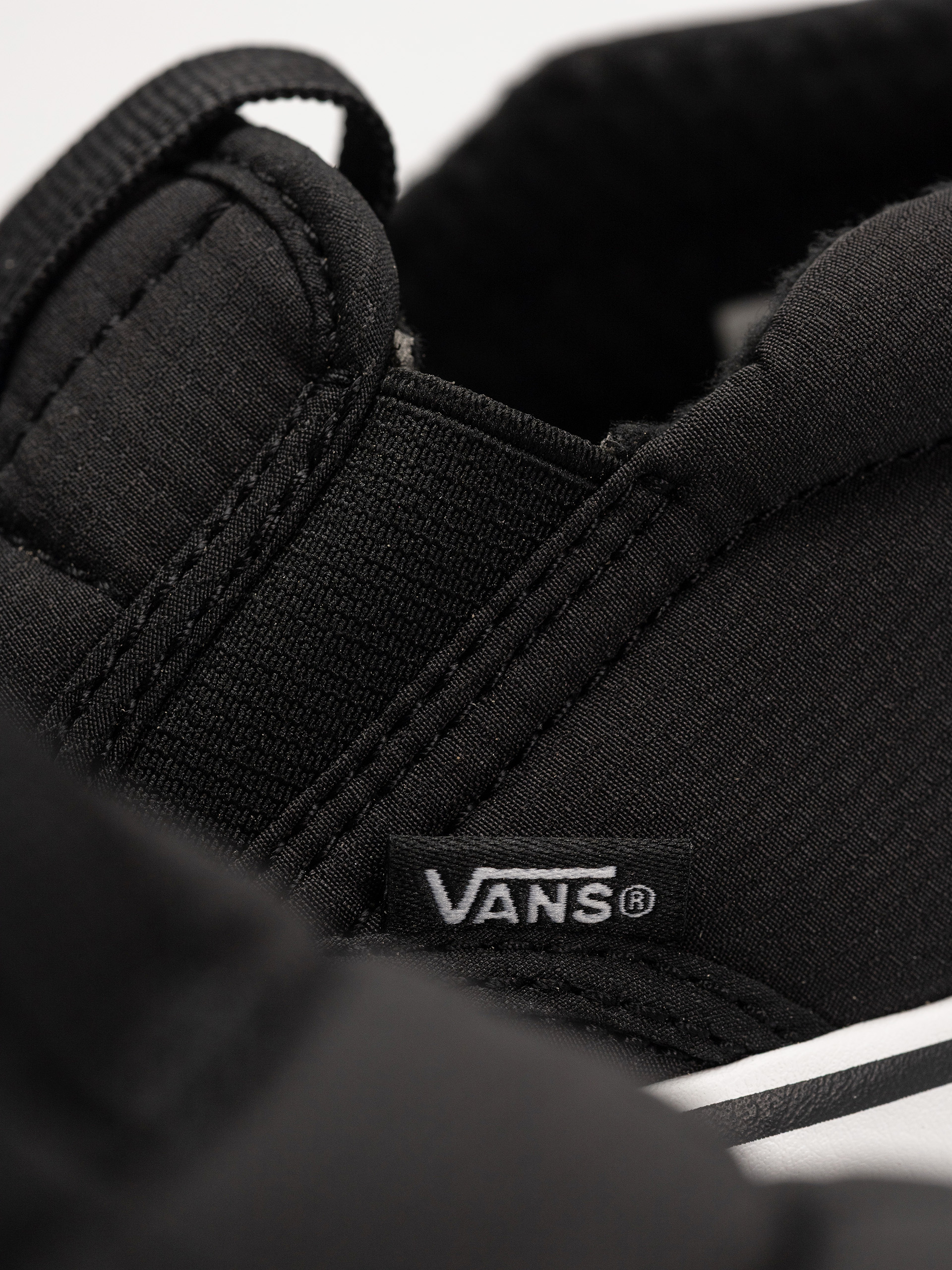 Topánky Vans Mte Snow Lodge Slipper Mid (quilted black)