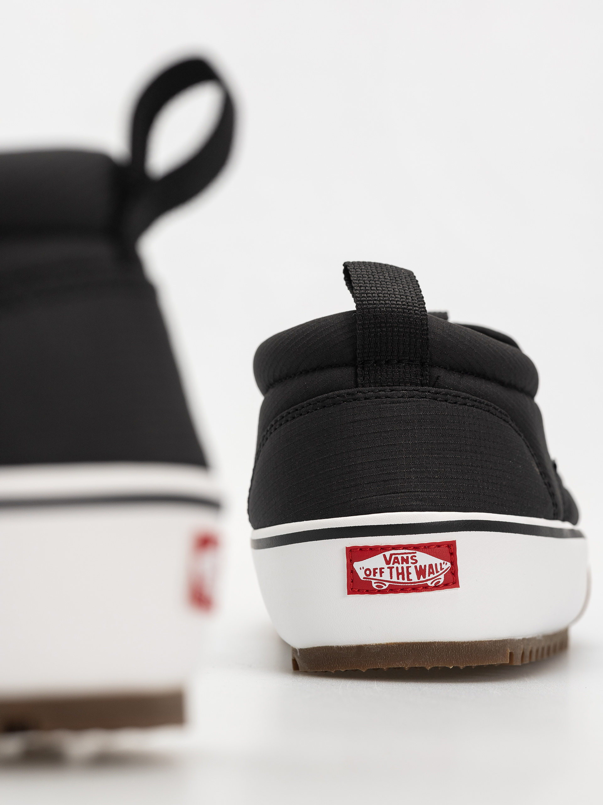 Topánky Vans Mte Snow Lodge Slipper Mid (quilted black)