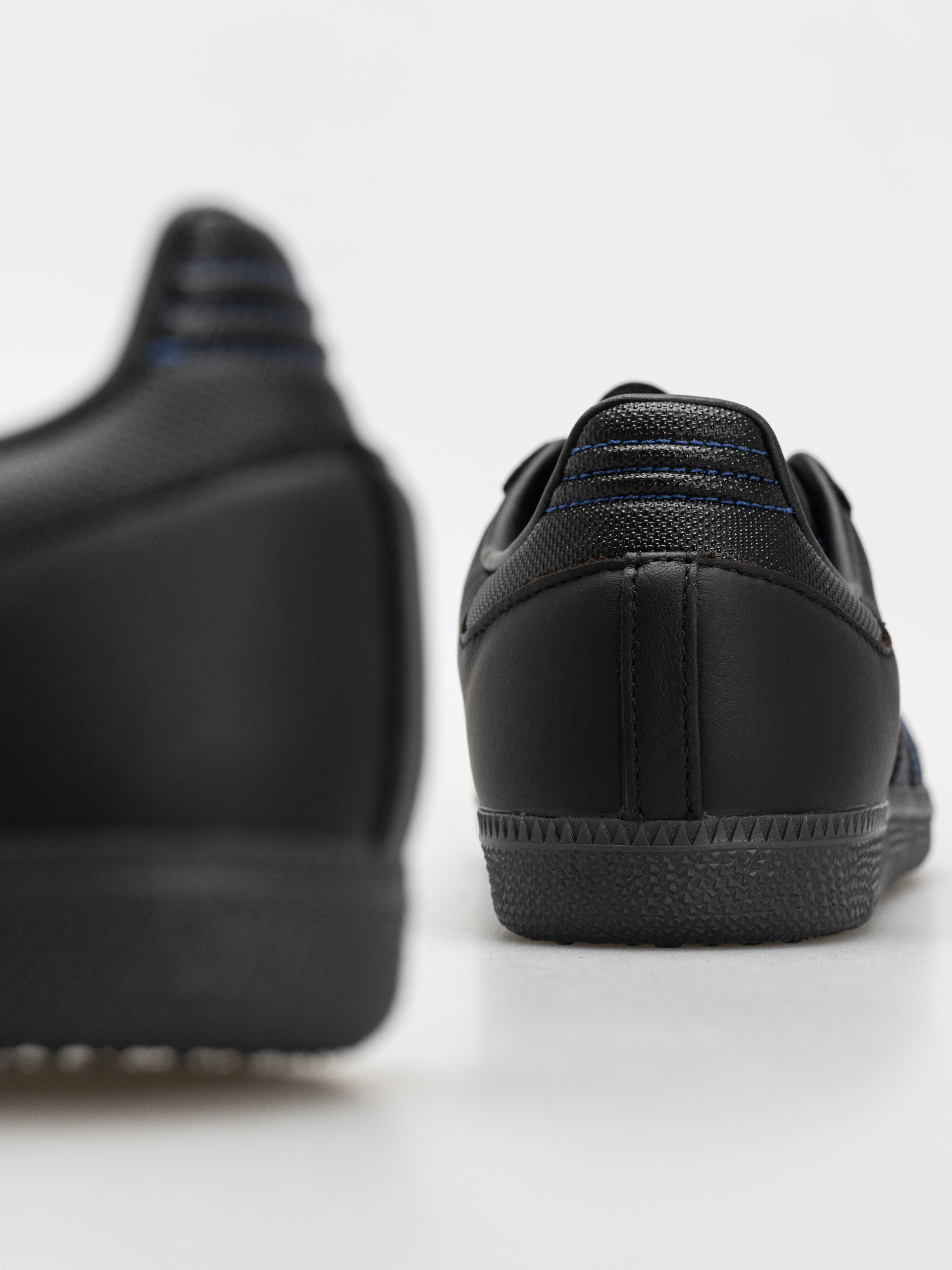 Topánky adidas Samba Adv (cblack/cblack/royblu)