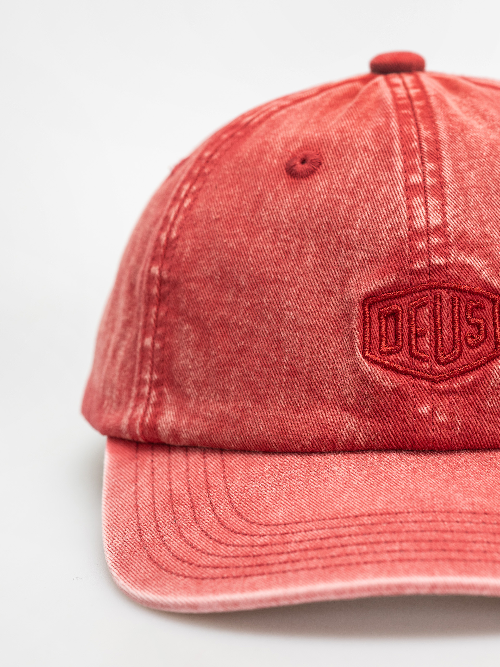 Šiltovka Deus Ex Machina Shield Garment Dyed Dad Cap (lava falls red)