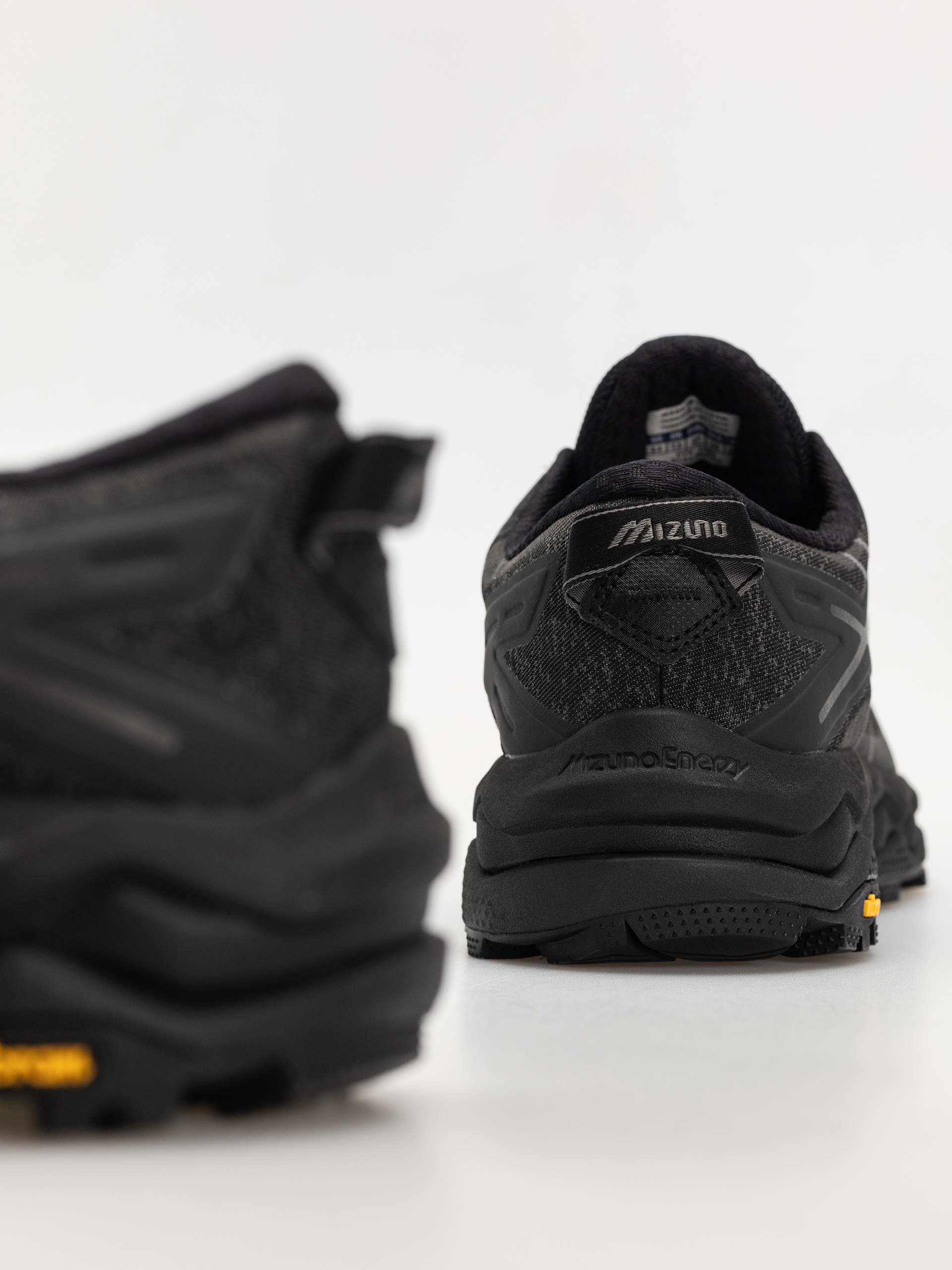 Topánky Mizuno Wave Mujin LS GTX (black/quiet shade/black sand)