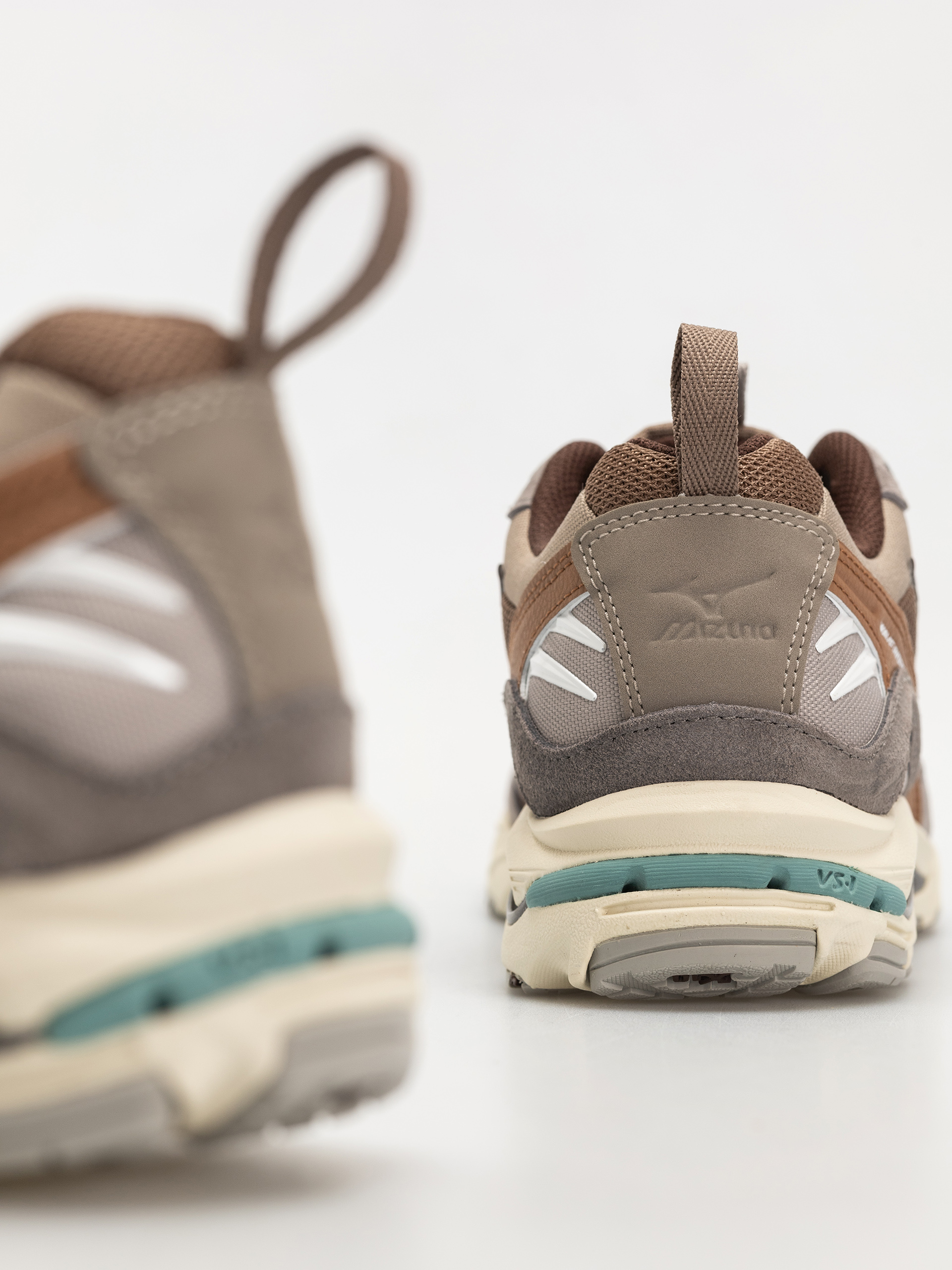 Topánky Mizuno Wave Rider 10 (fossil/white/thrush)