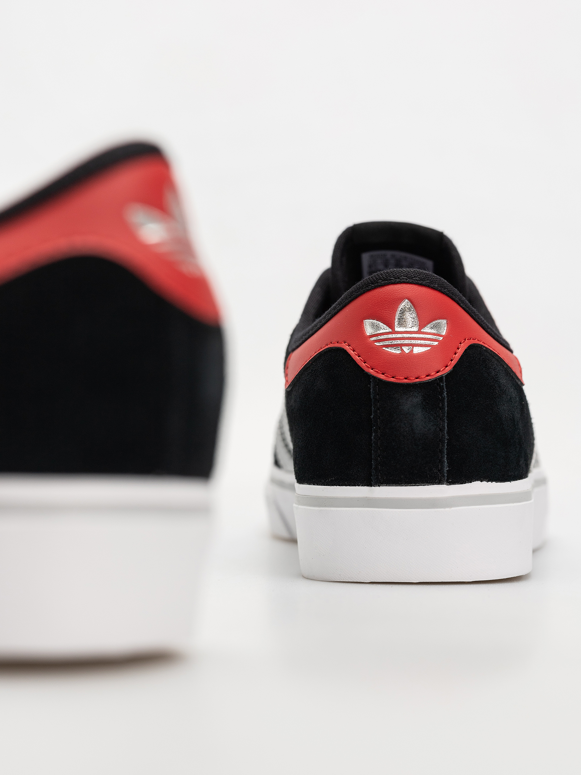 Topánky adidas Adi Ease (cblack/silvmt/betsca)