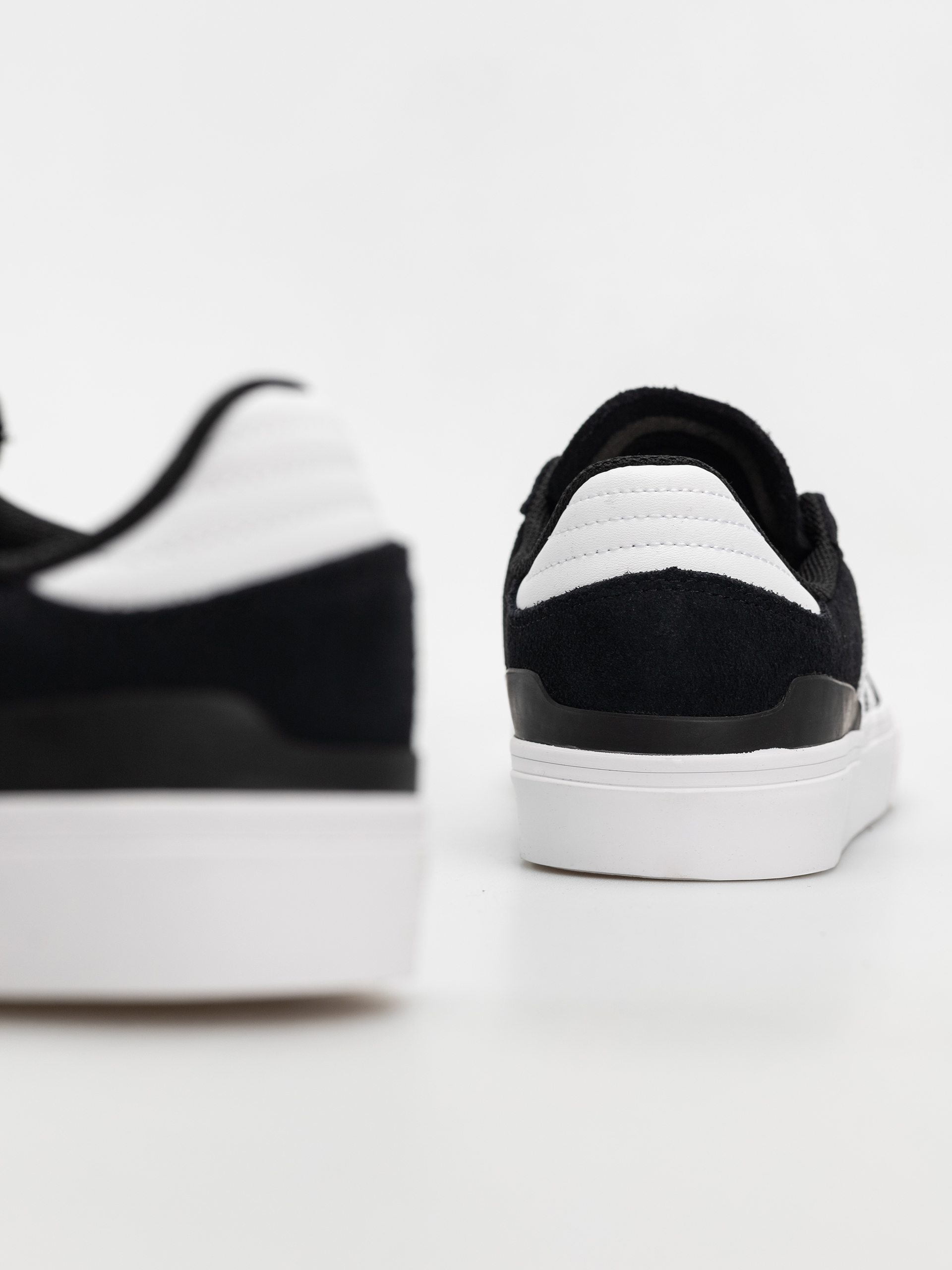 Topánky adidas Busenitz Vulc II (cblack/ftwwht/gum4)