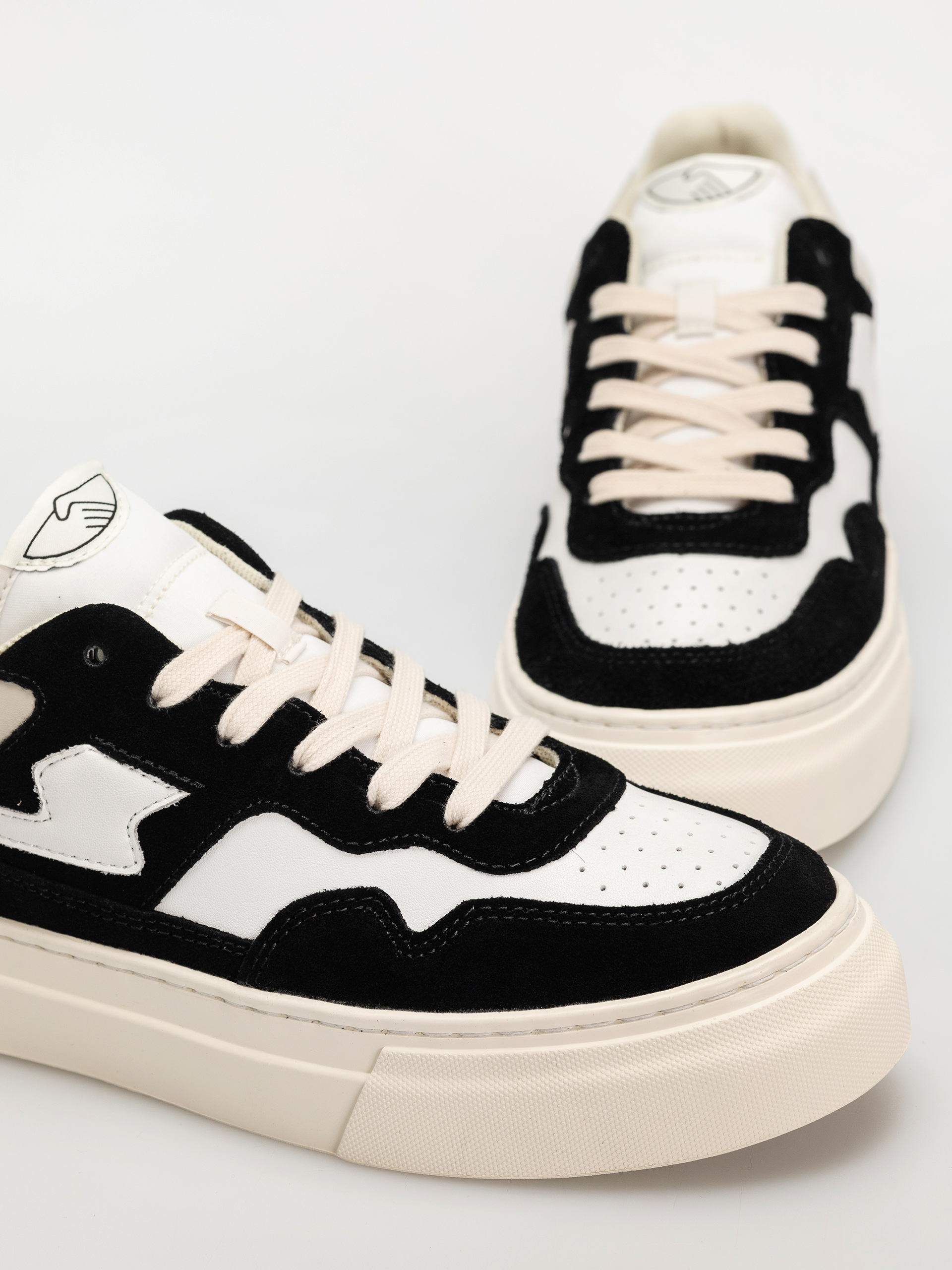 Topánky Stepney Workers Club Pearl S-Strike (suede leather black white)