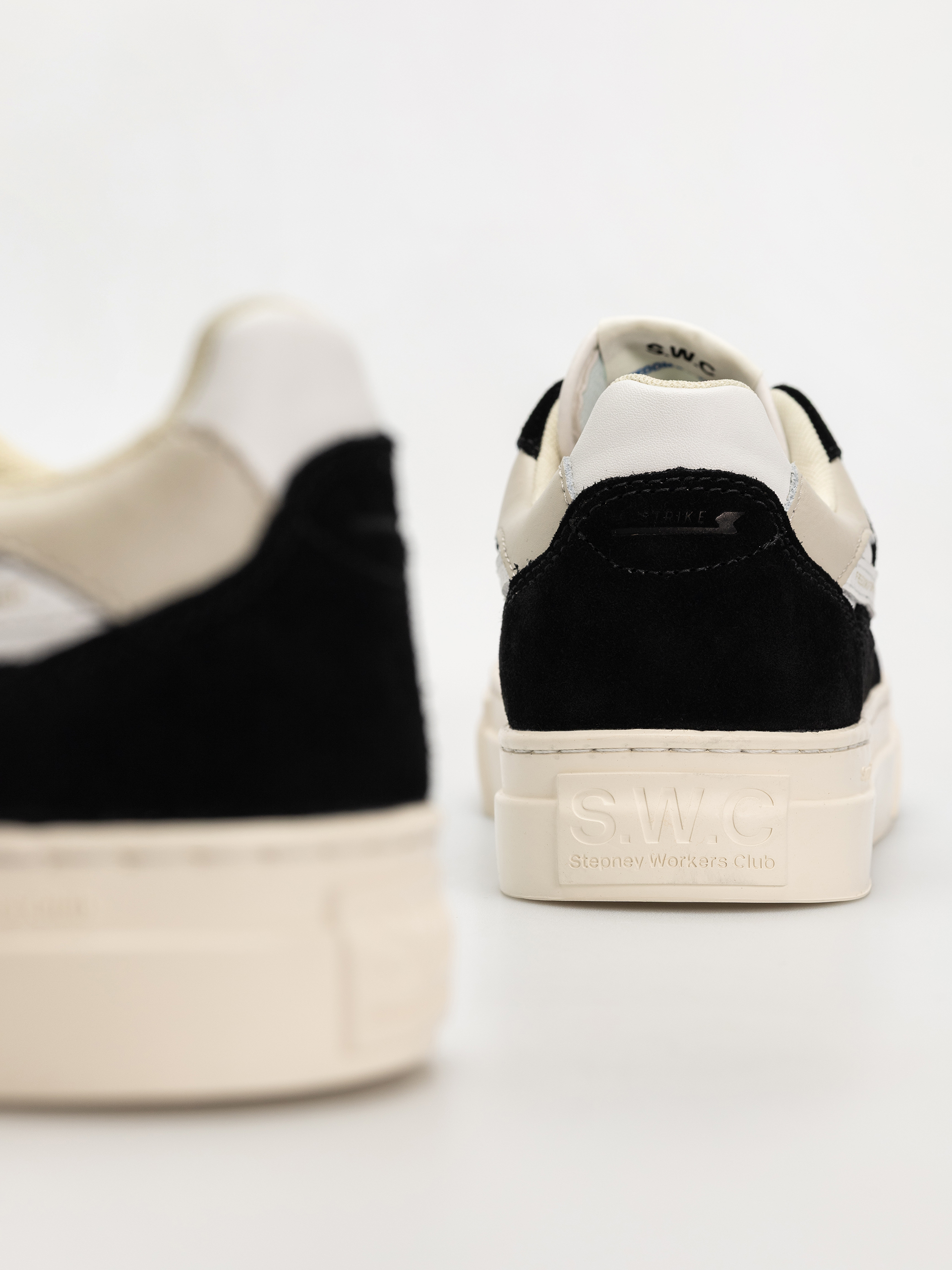 Topánky Stepney Workers Club Pearl S-Strike (suede leather black white)