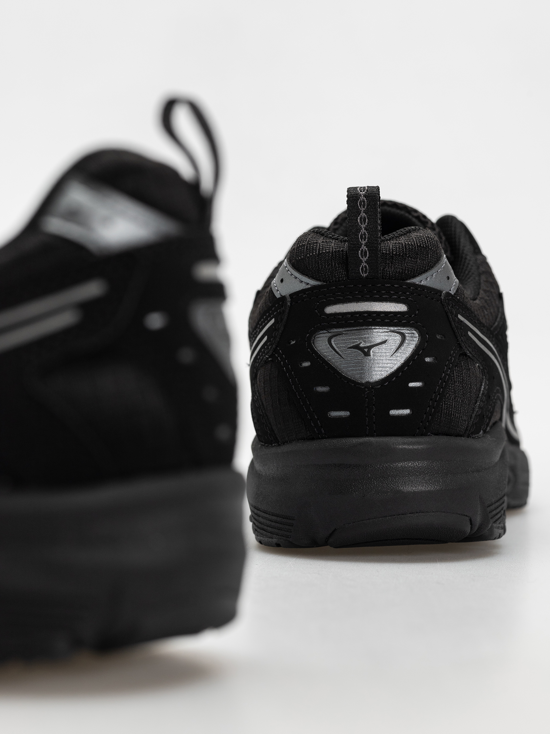 Topánky Mizuno MXR Tech (black/metallic gray)