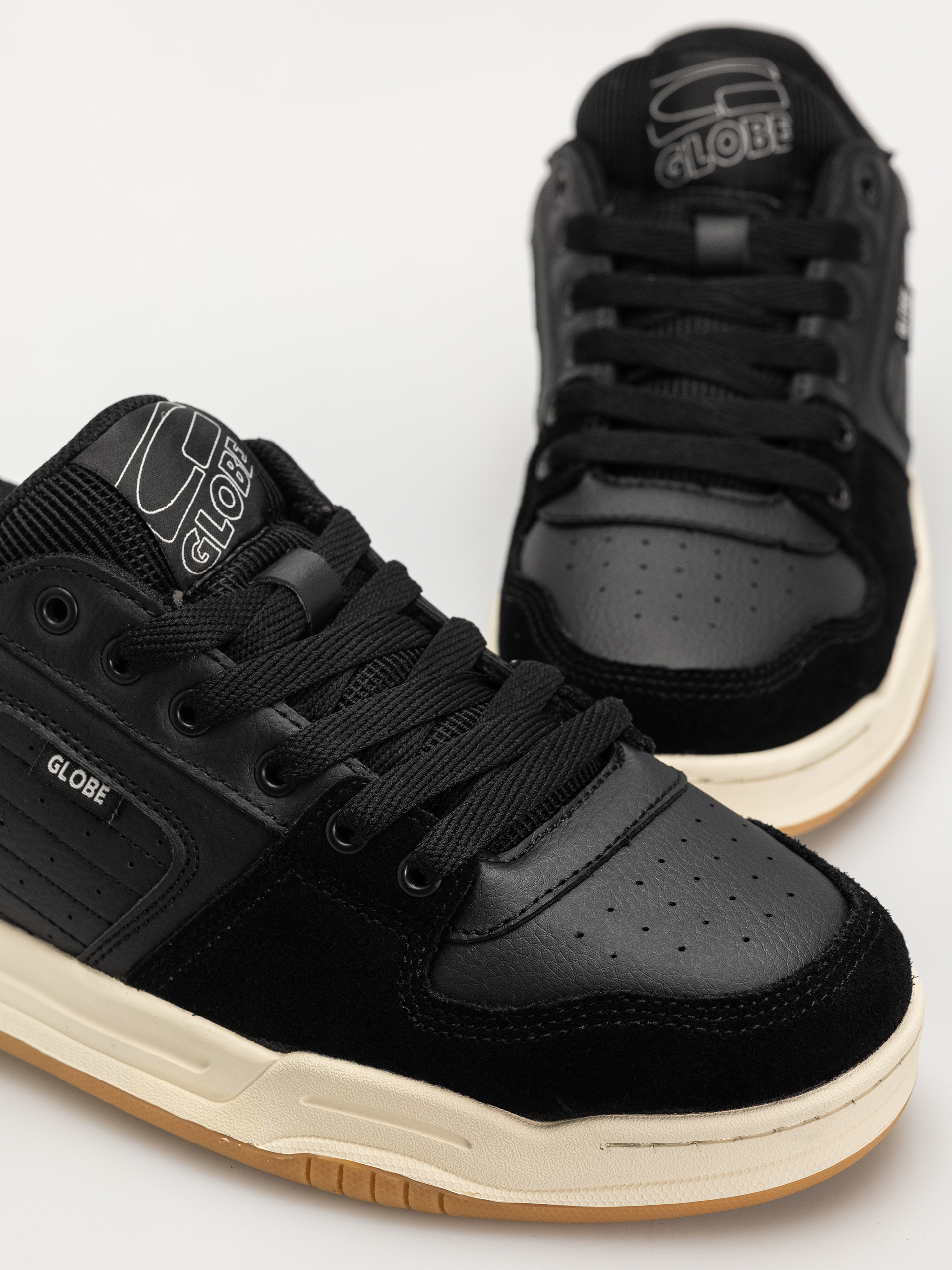 Topánky Globe Mojo 2.0 (black/antique white)