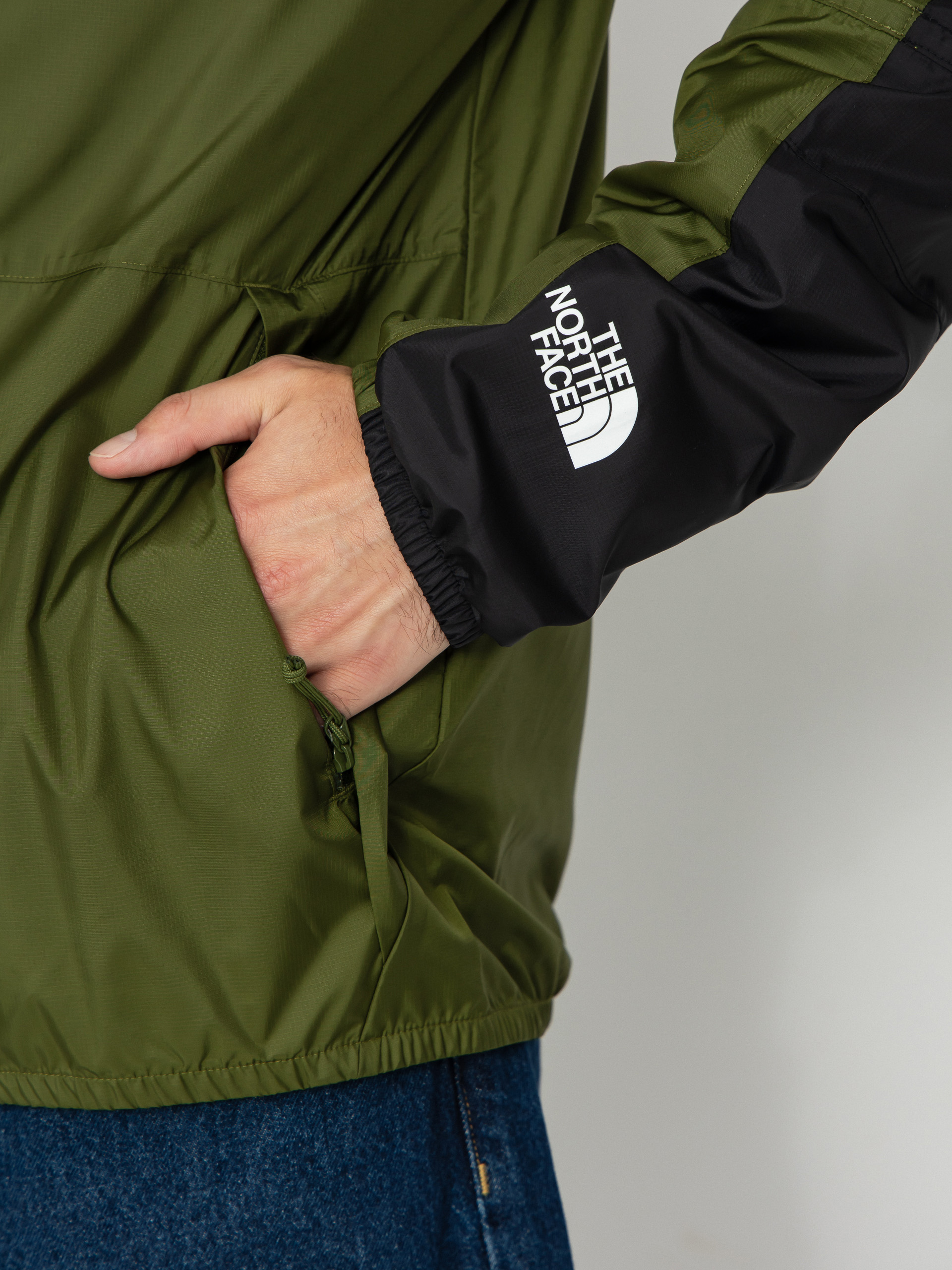 Bunda The North Face Seasonal Mountain (woodland green)