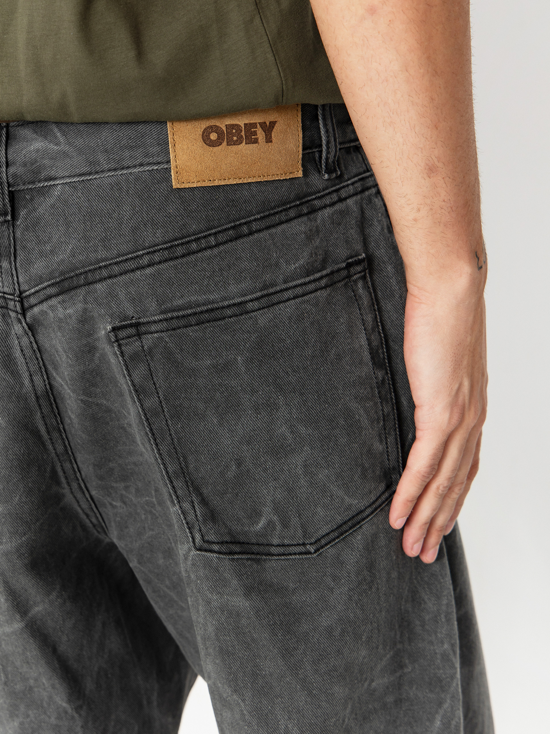 Nohavice OBEY Classic Wrinkle Baggy Denim (black wrinkle wash)