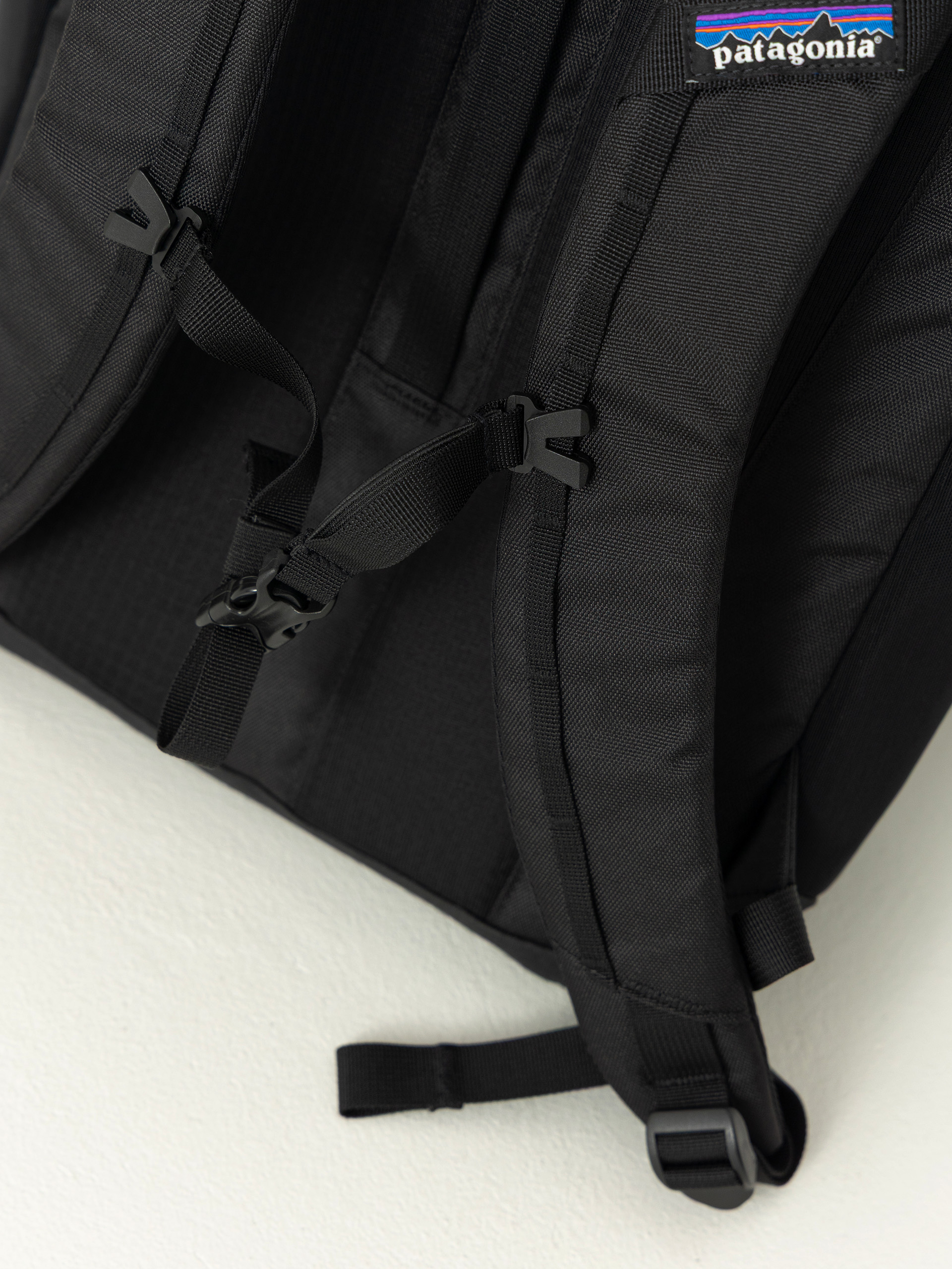 Batoh Patagonia Black Hole Pack 25L (black w/black)