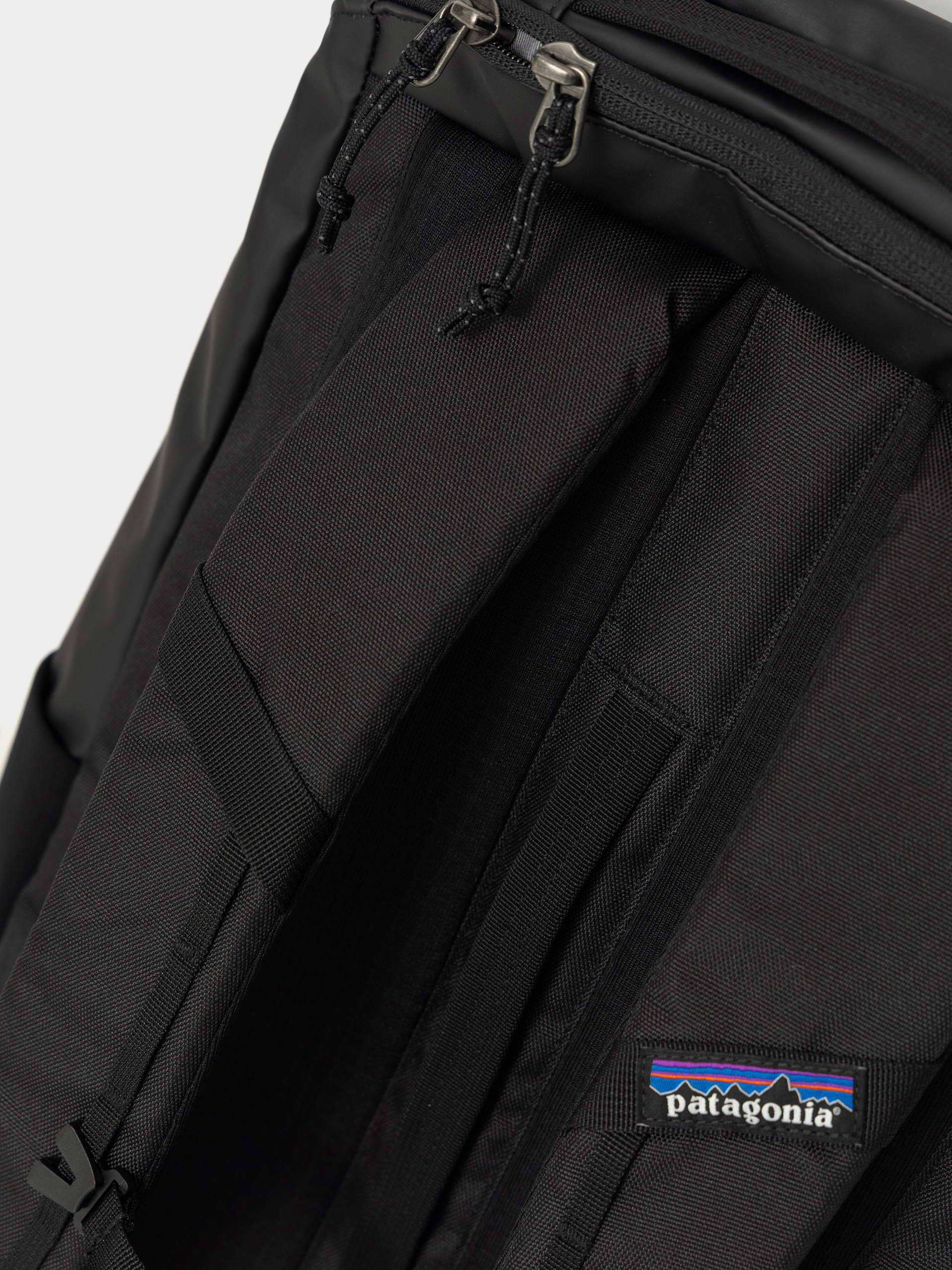 Batoh Patagonia Black Hole Pack 25L (black w/black)