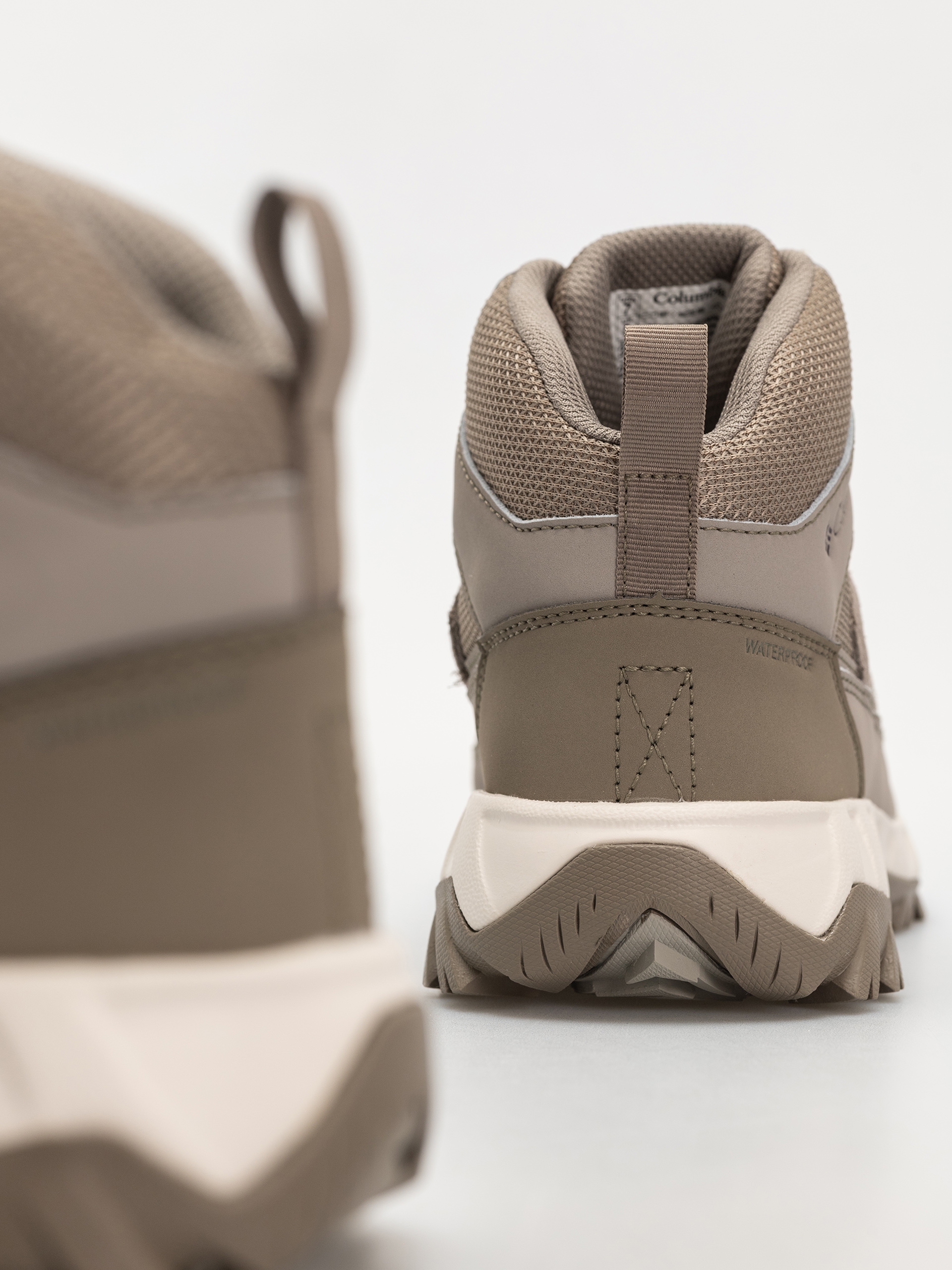 Topánky Columbia Strata Trail Mid WP Wmn (kettle/blush rose)