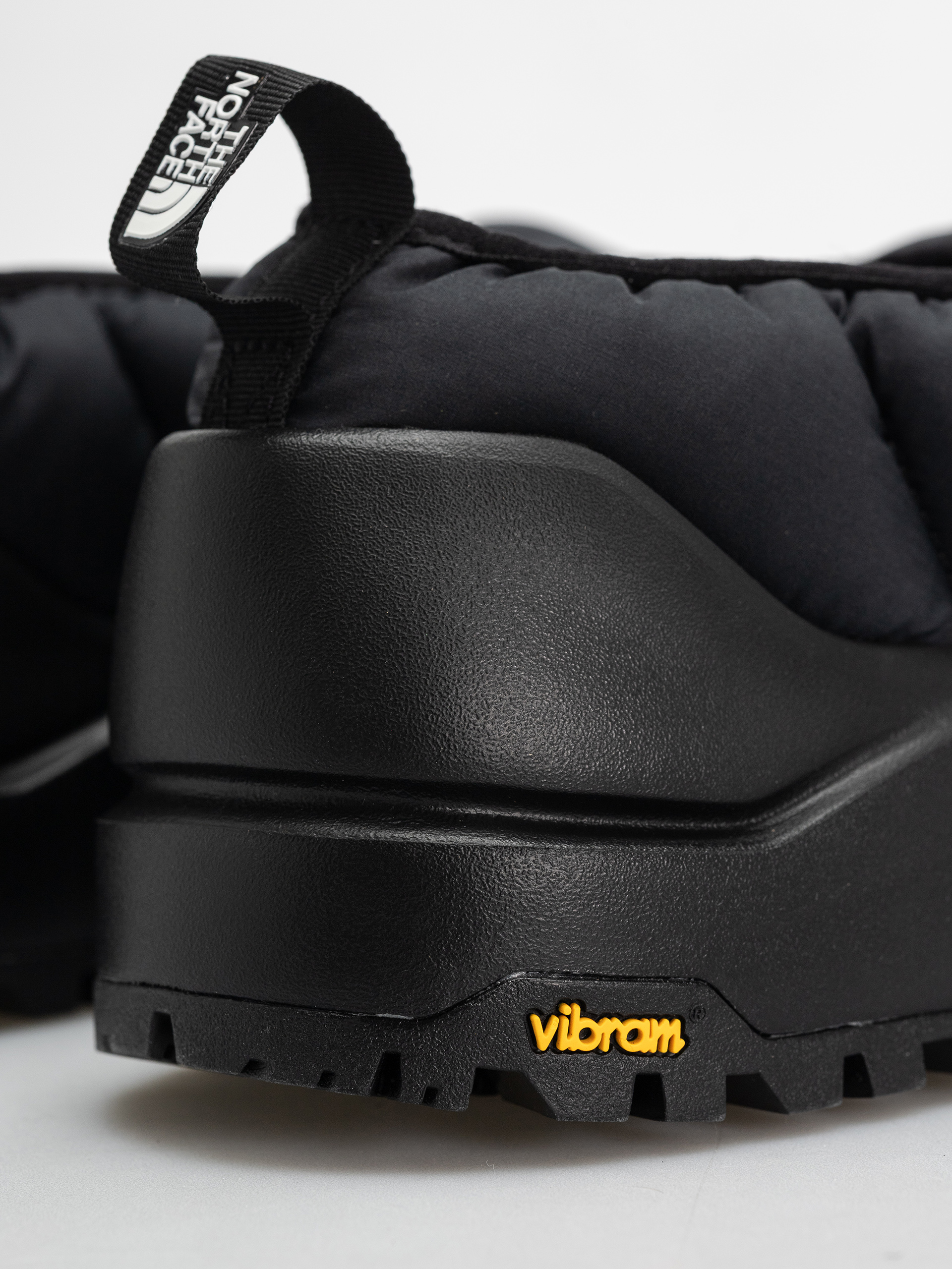 Topánky The North Face Base Camp Thermoball Mule (tnf black/tnf black)