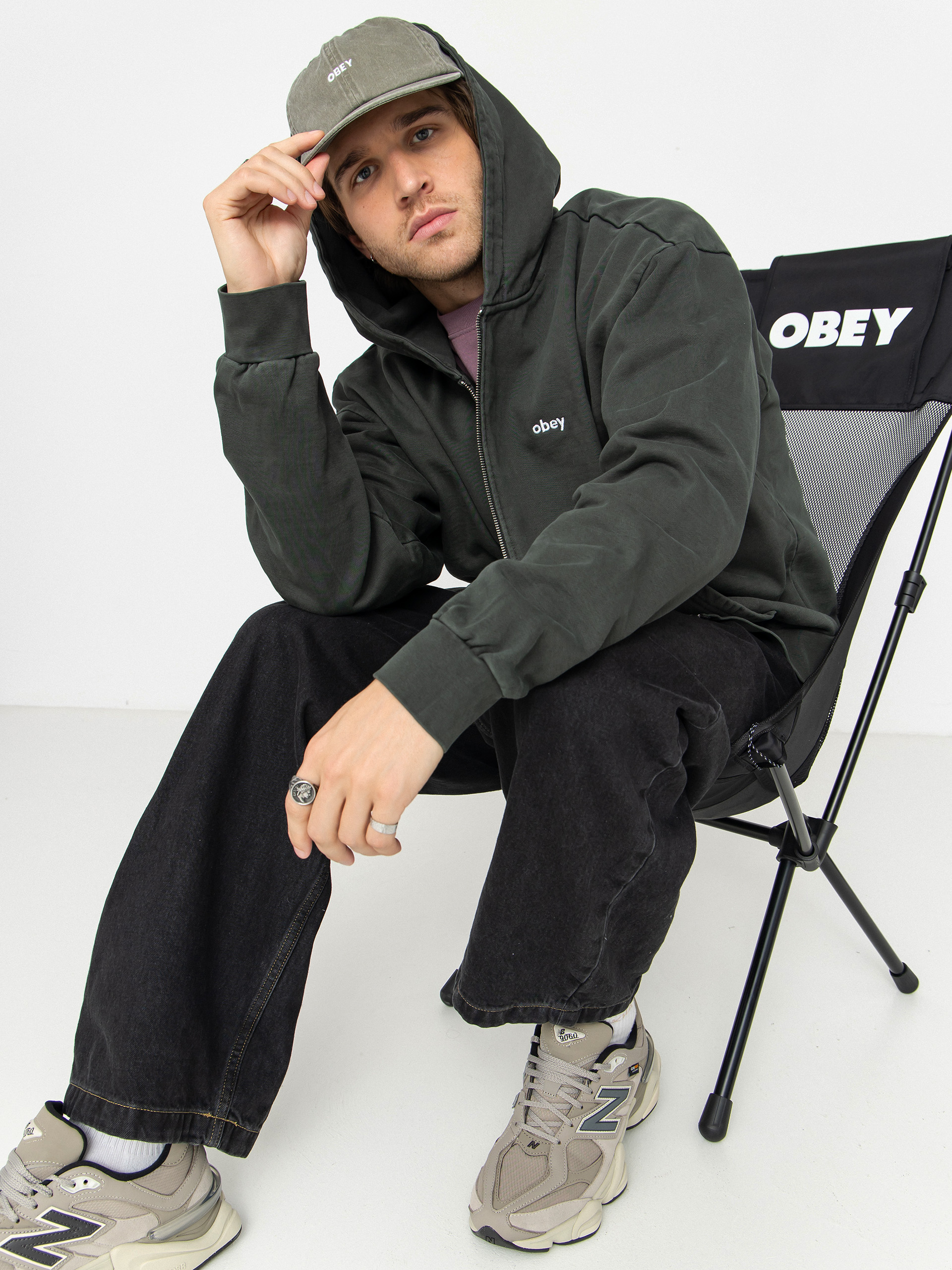 Mikina s kapucňou OBEY Lowercase Pigment ZHD (pigment pirate black)