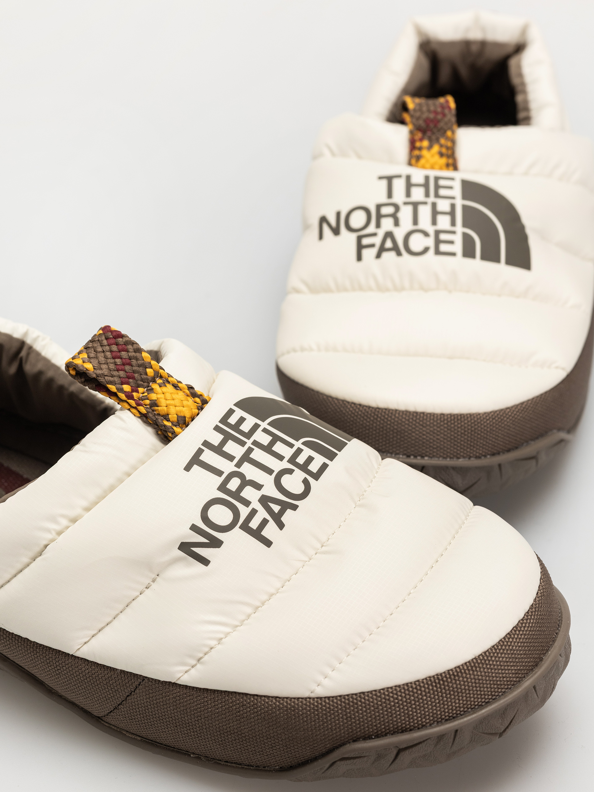 Topánky The North Face Nuptse Mule Wmn (white dune/mocha brown)