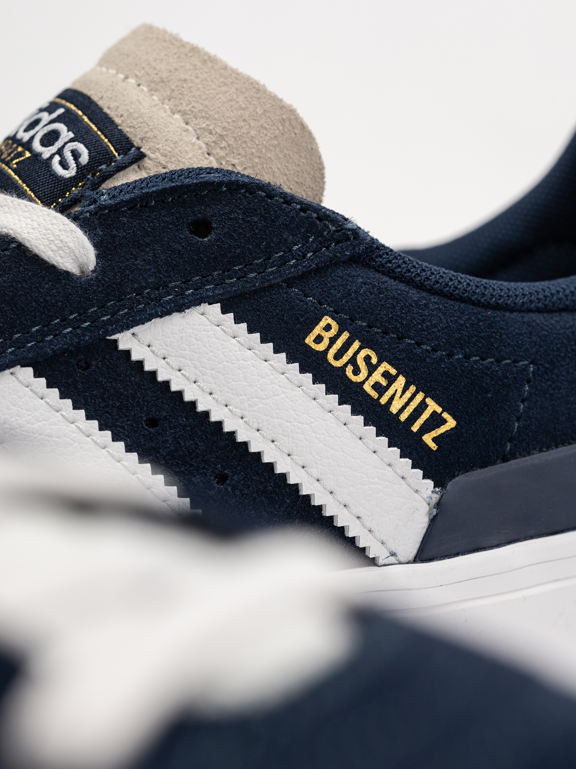 Topánky adidas Busenitz Vulc II (conavy/crywht/ftwwht)