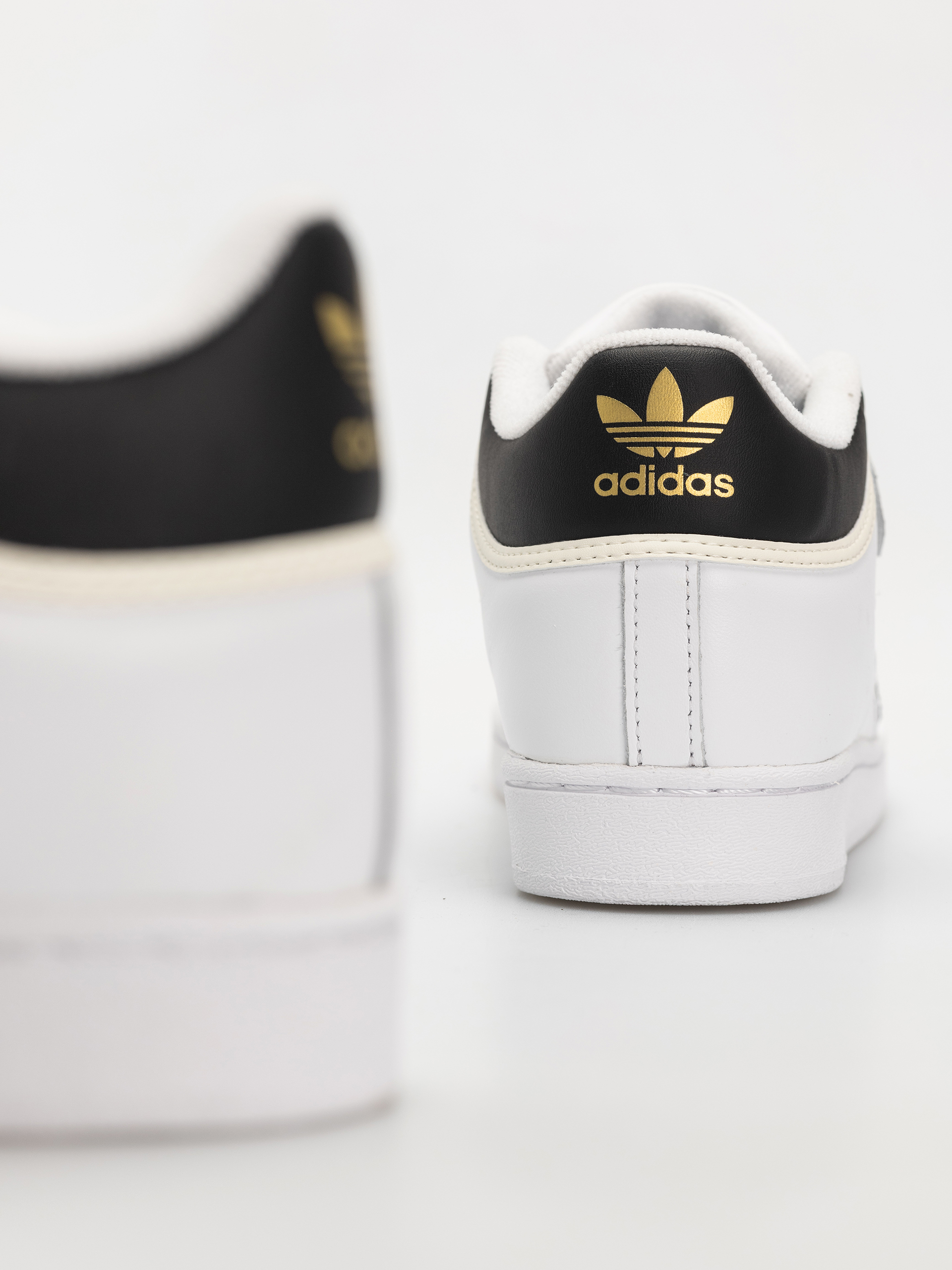 Topánky adidas Pro Shell Adv (ftwwht/cblack/goldmt)