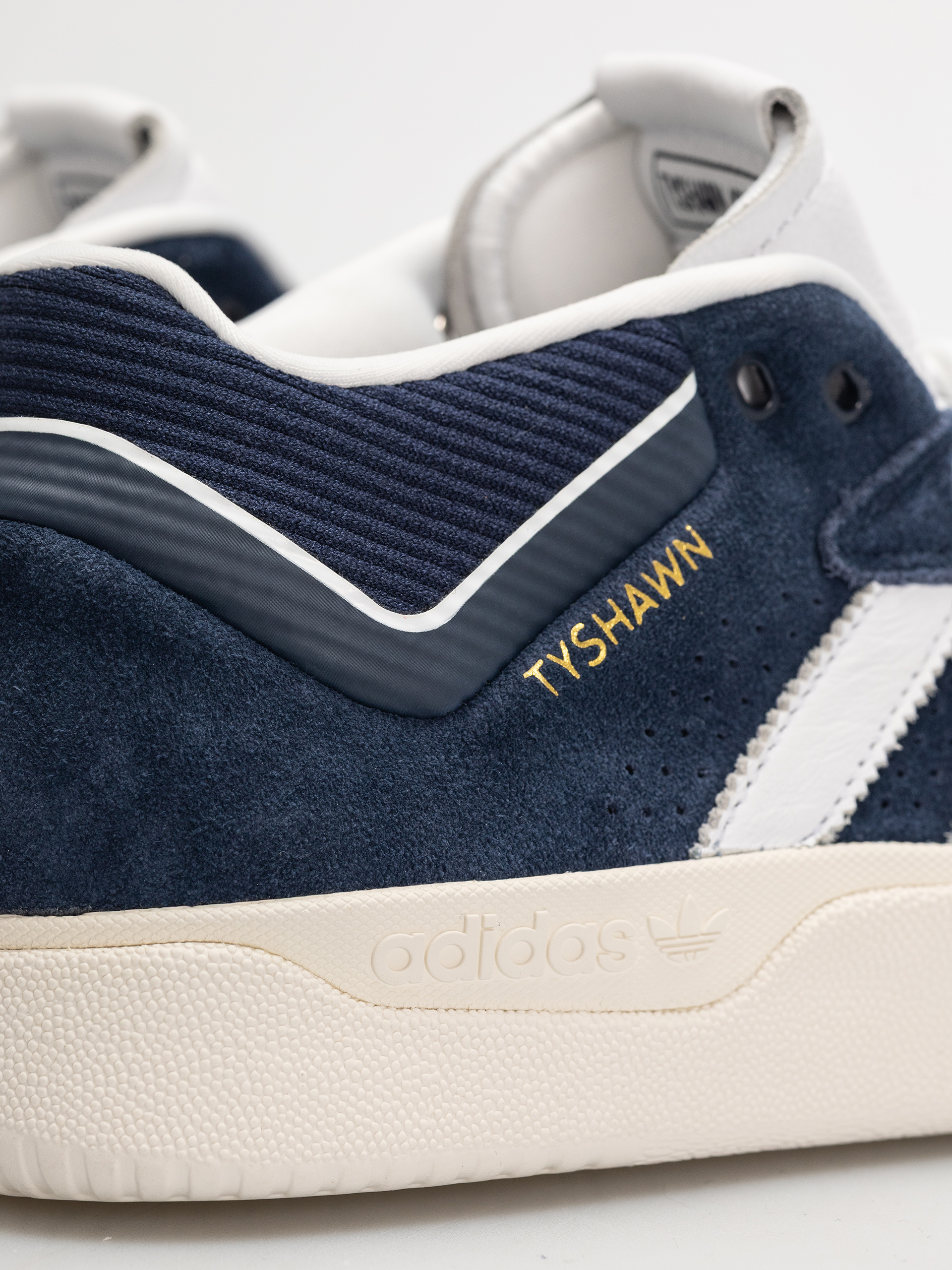 Topánky adidas Tyshawn (conavy/ftwwht/cwhite)