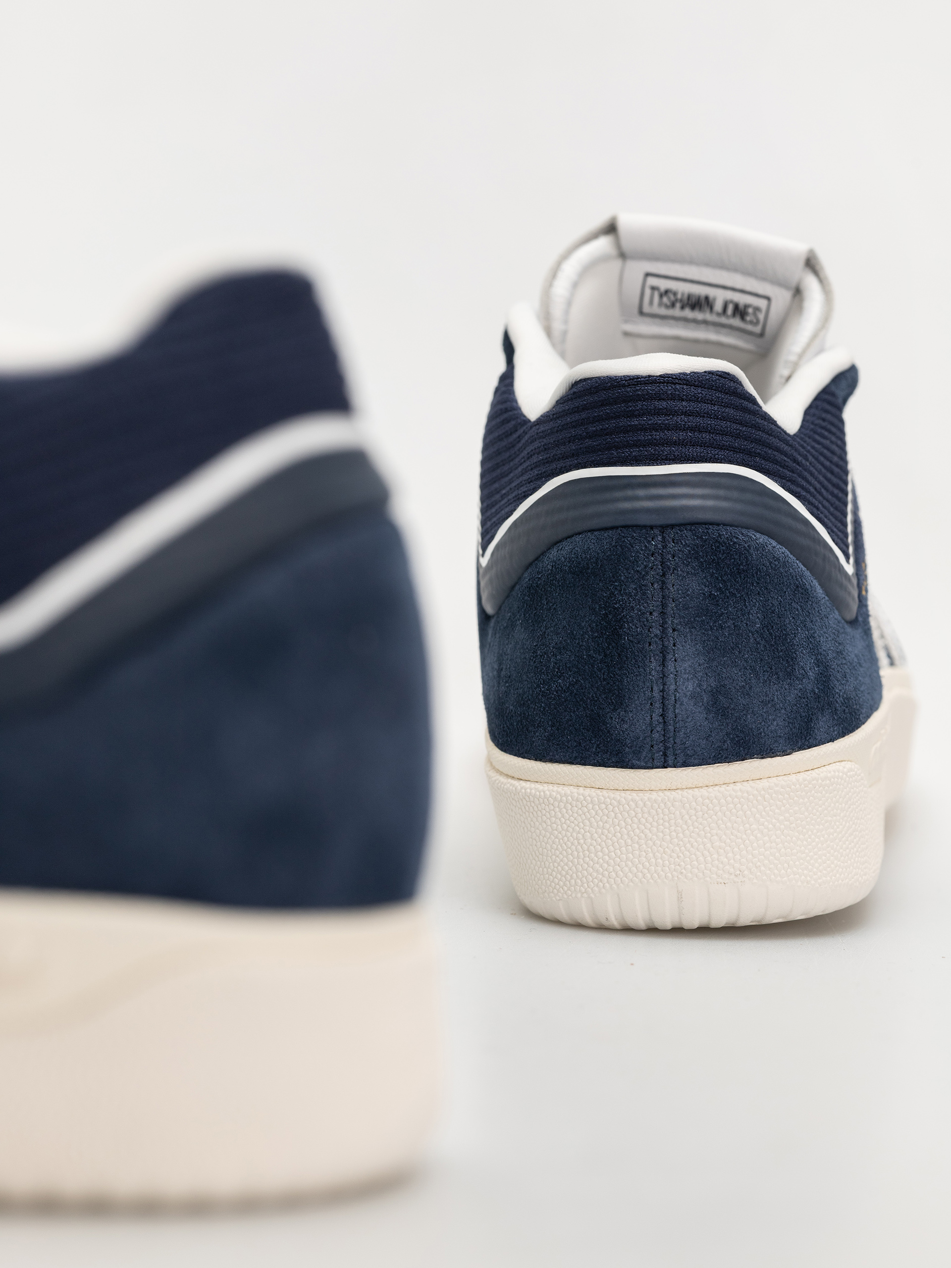 Topánky adidas Tyshawn (conavy/ftwwht/cwhite)