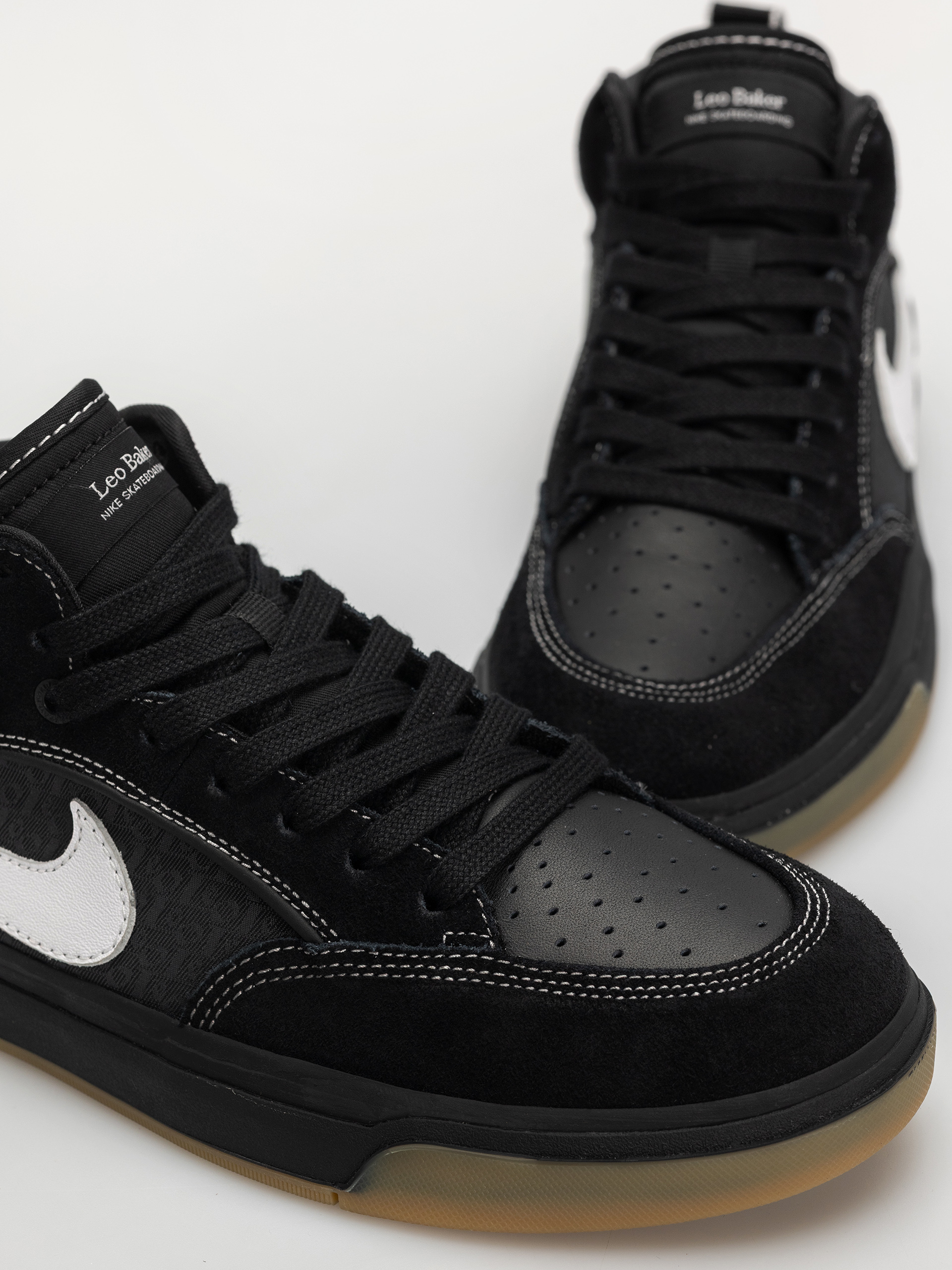 Topánky Nike SB React Leo (black/white black gum light brown)