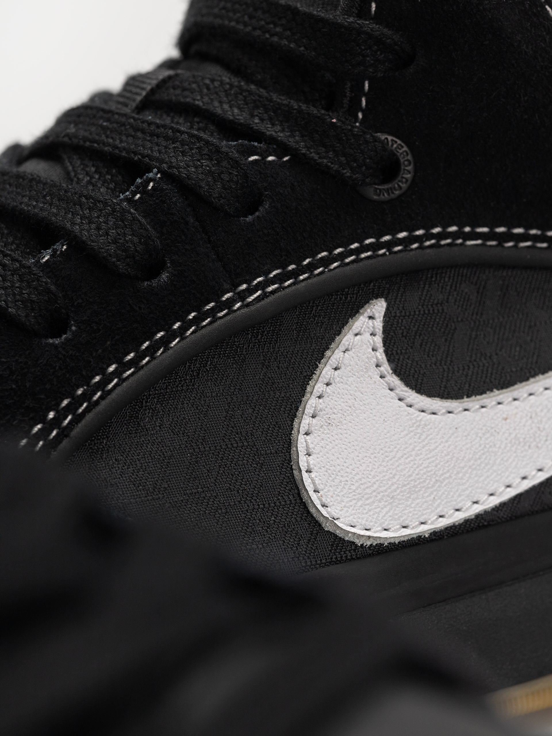Topánky Nike SB React Leo (black/white black gum light brown)